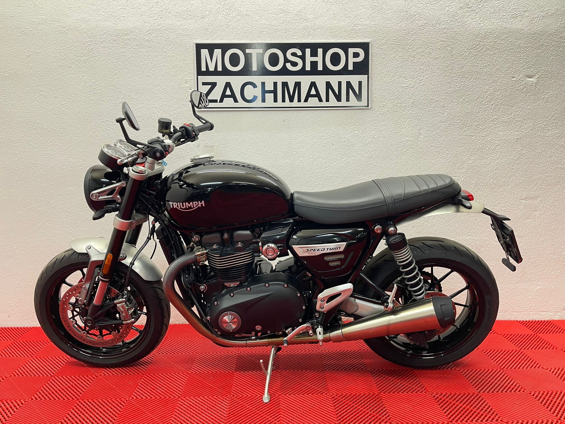TRIUMPH Speed Twin 1200-showroom-element-3