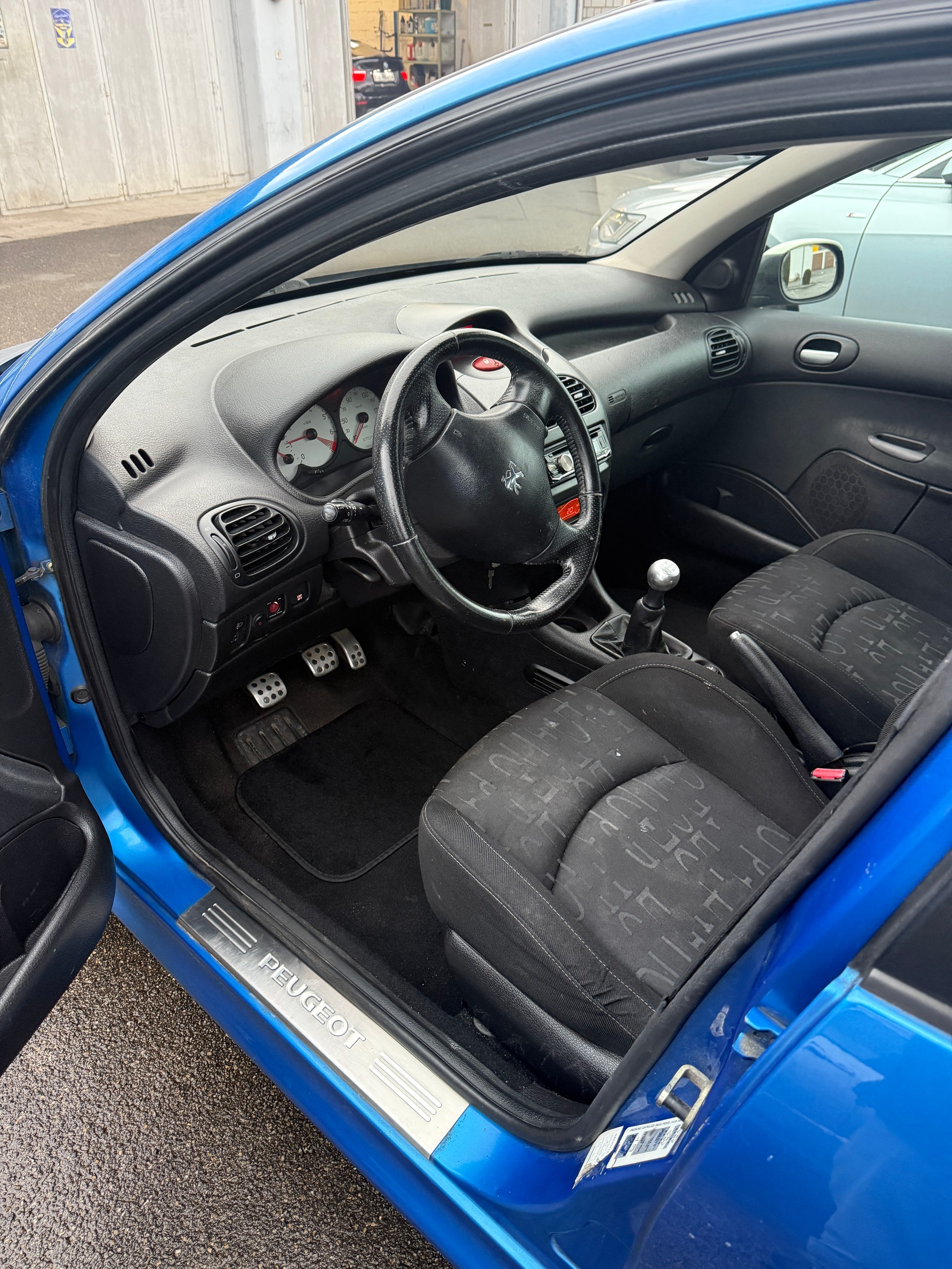 PEUGEOT 206 SW 1.4 16V XS-image-3