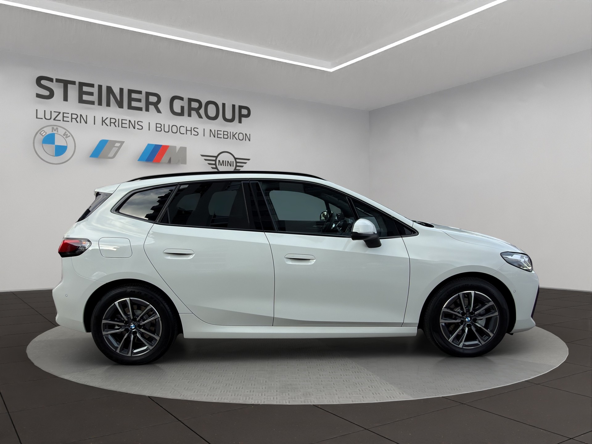 BMW 220i Active Tourer M Sport DKG-image-3
