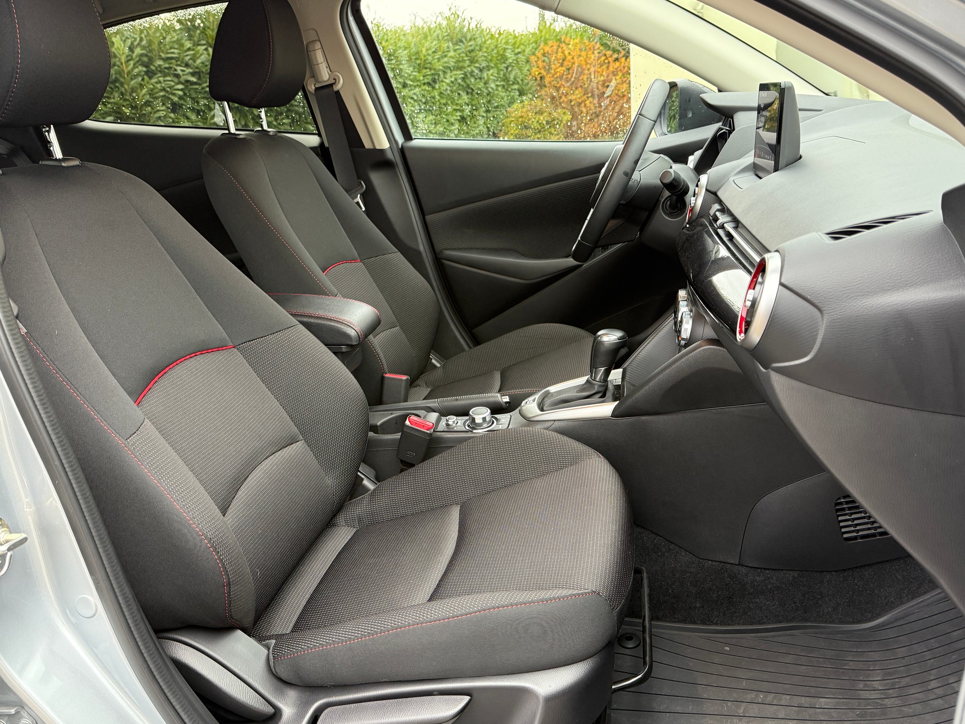 MAZDA 2 SKYACTIV-G 90 Homura Automat-image-15