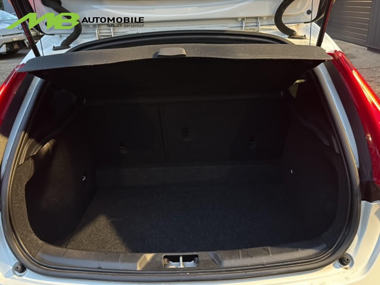 VOLVO V40 2.0 D4 Momentum S/S-image-11