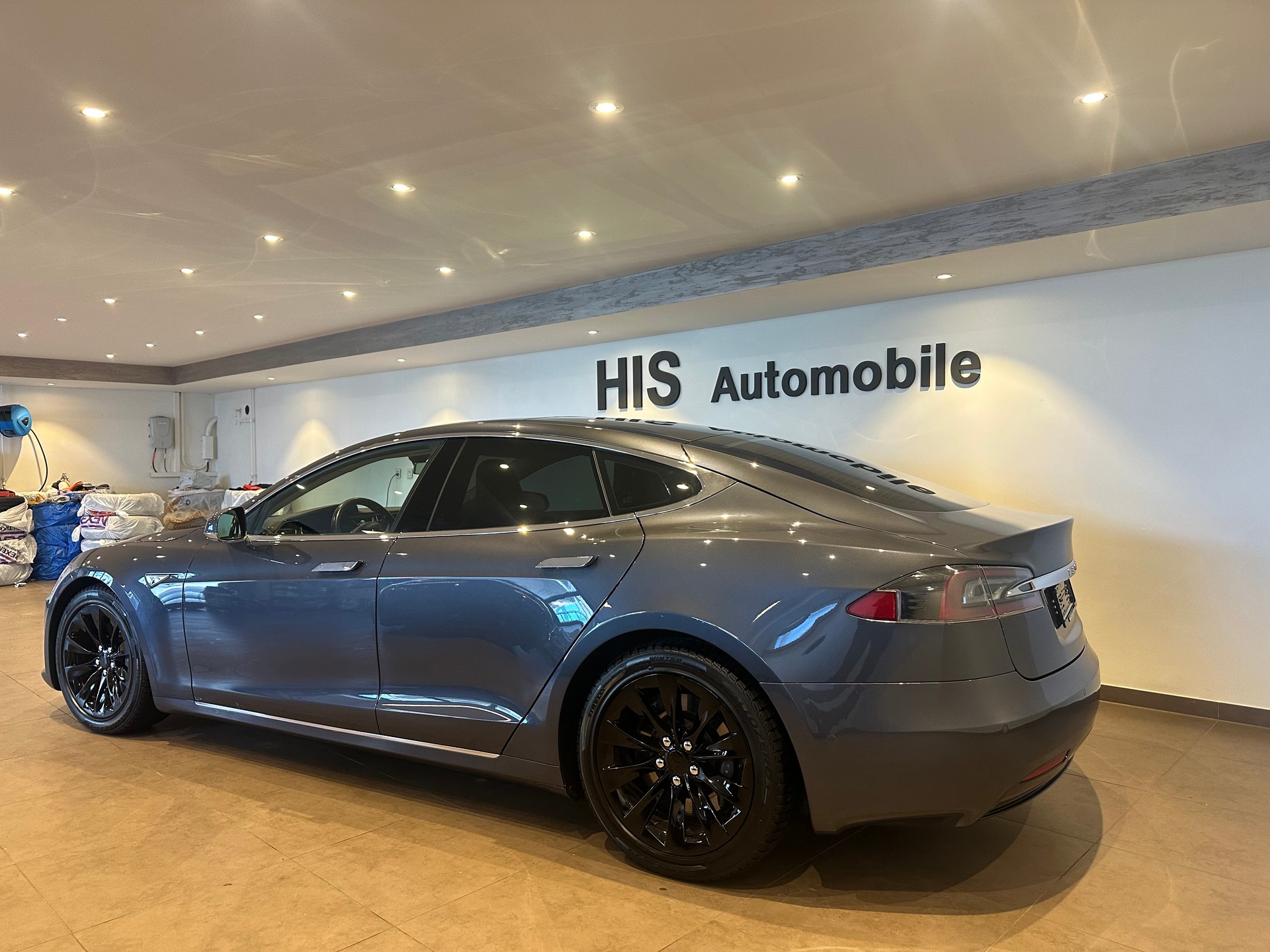 TESLA Model S 70 D-image-2