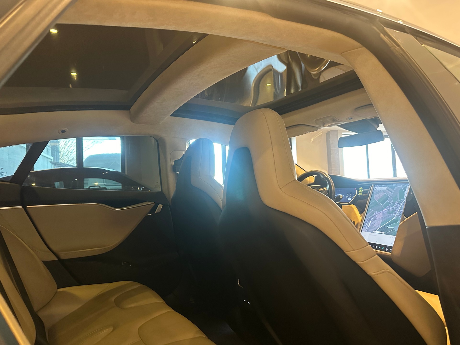 TESLA Model S 70 D-image-5