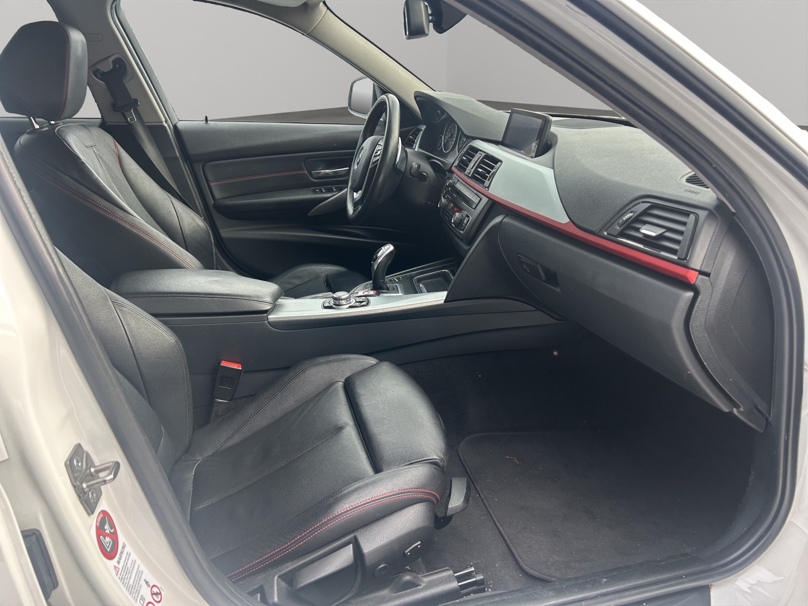 BMW 320d Touring Steptronic-image-12