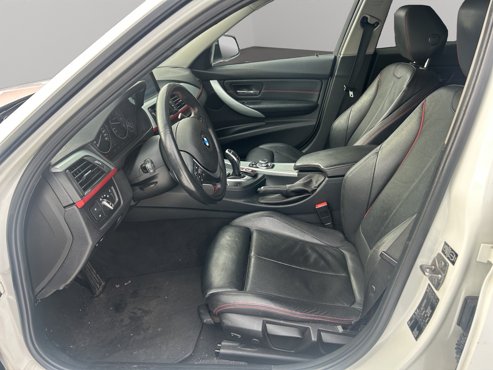 BMW 320d Touring Steptronic-image-8