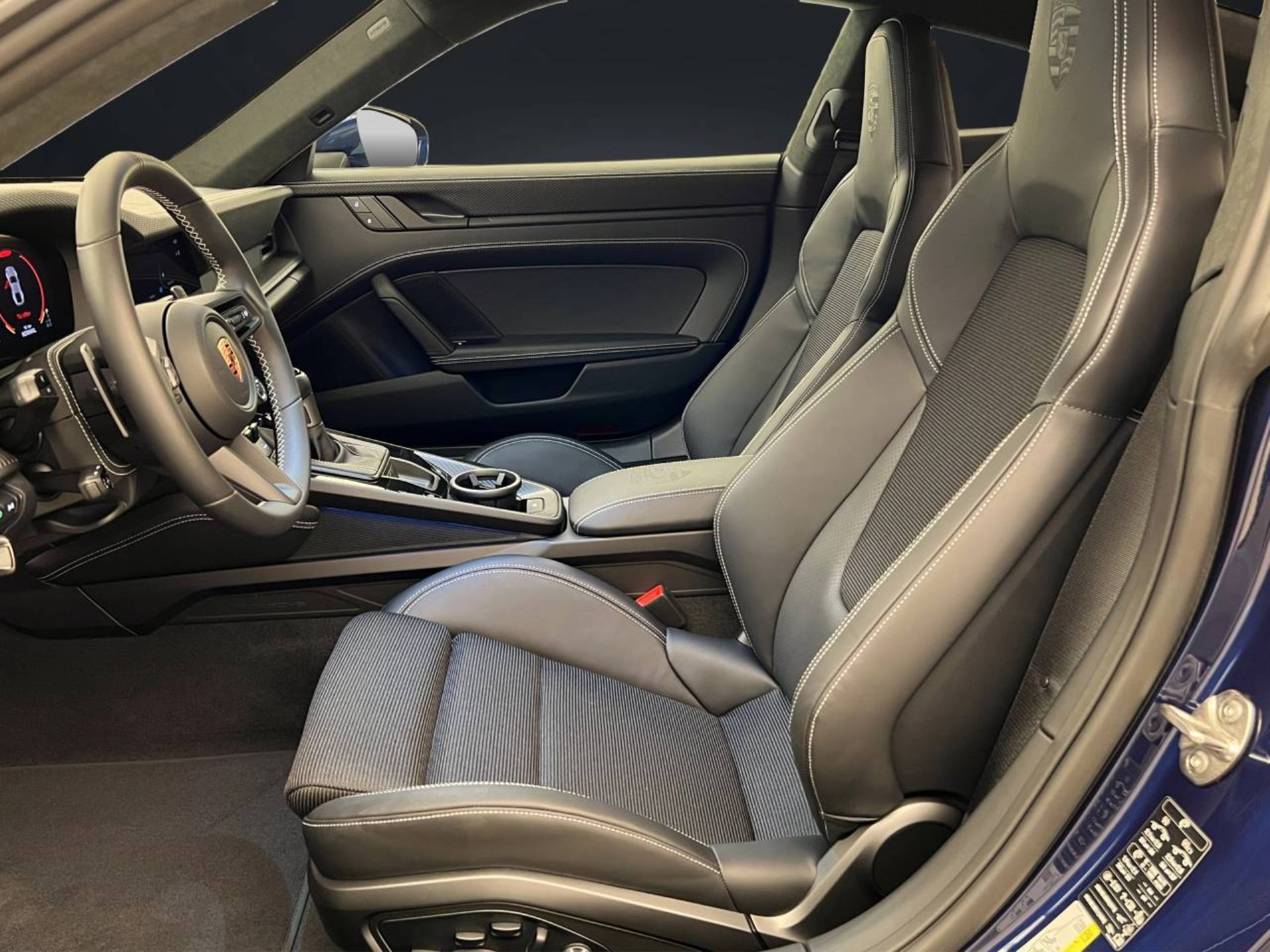 PORSCHE 911 GT3 mit Touring-Paket-image-4