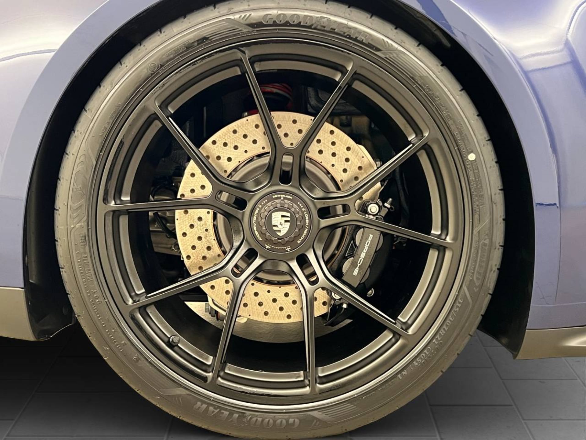 PORSCHE 911 GT3 mit Touring-Paket-image-10