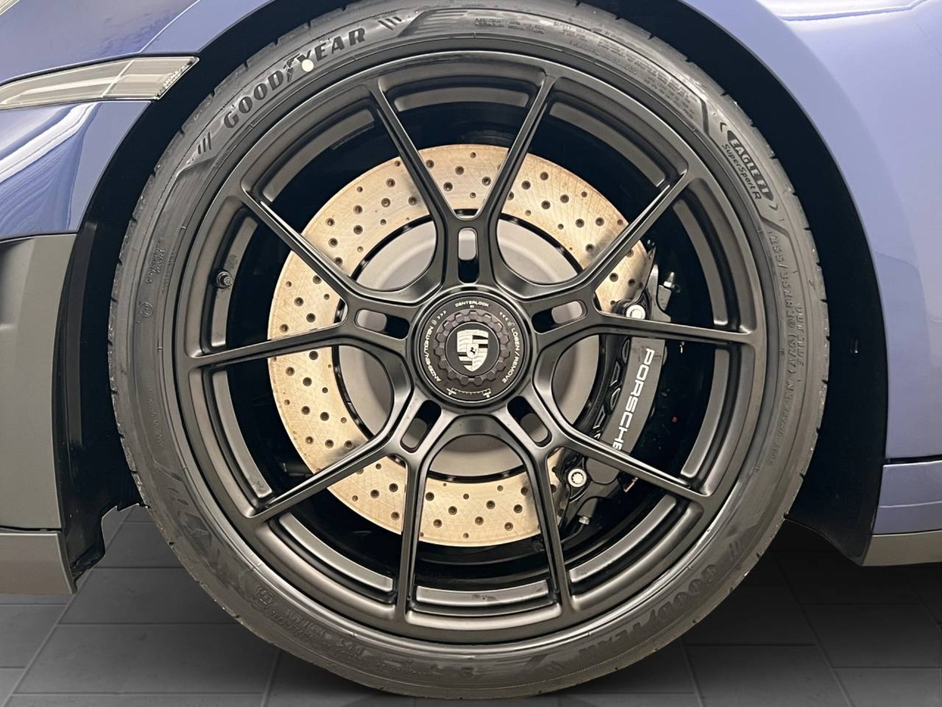 PORSCHE 911 GT3 mit Touring-Paket-image-11