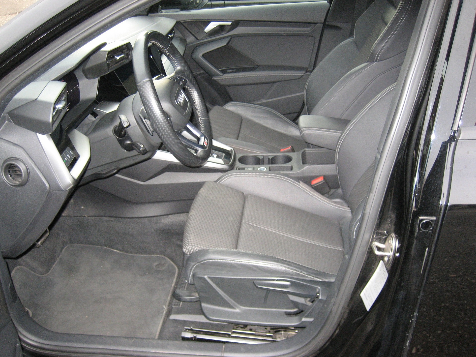 AUDI A3 Sportback 35 TFSI Attraction S-tronic-image-5
