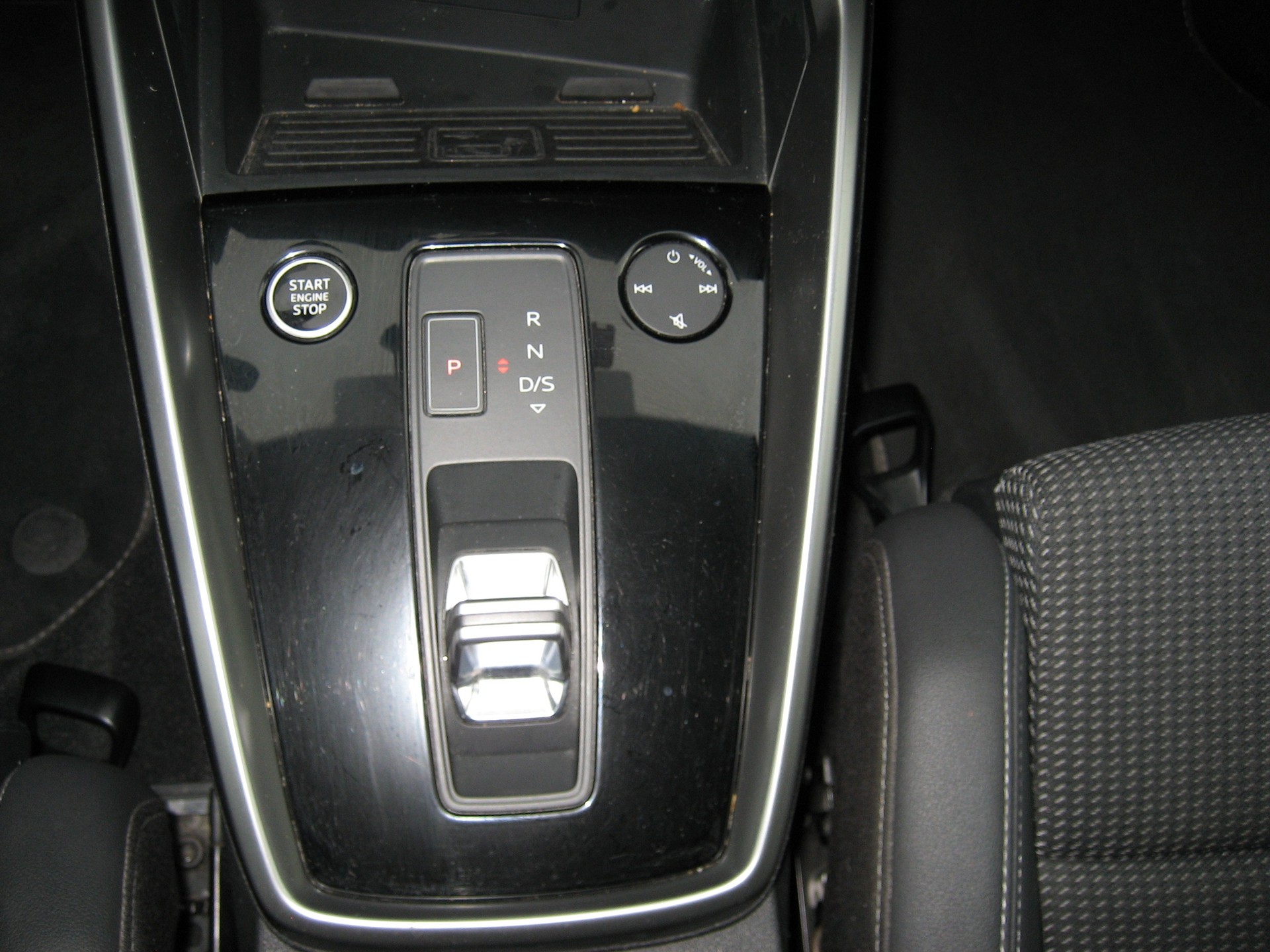 AUDI A3 Sportback 35 TFSI Attraction S-tronic-image-8