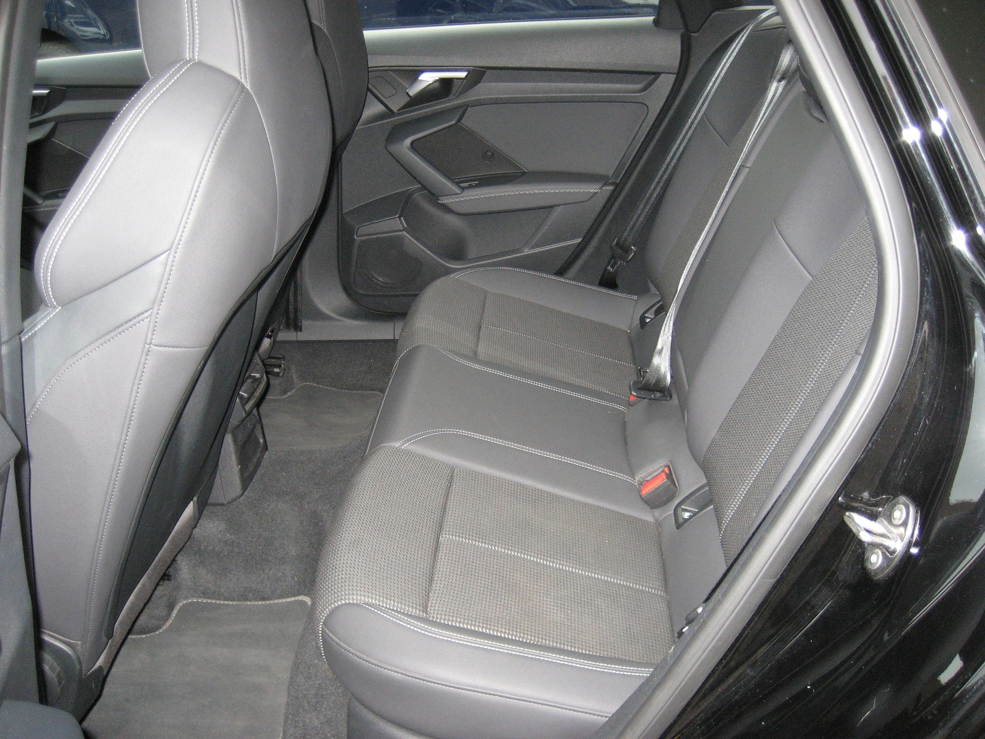 AUDI A3 Sportback 35 TFSI Attraction S-tronic-image-7