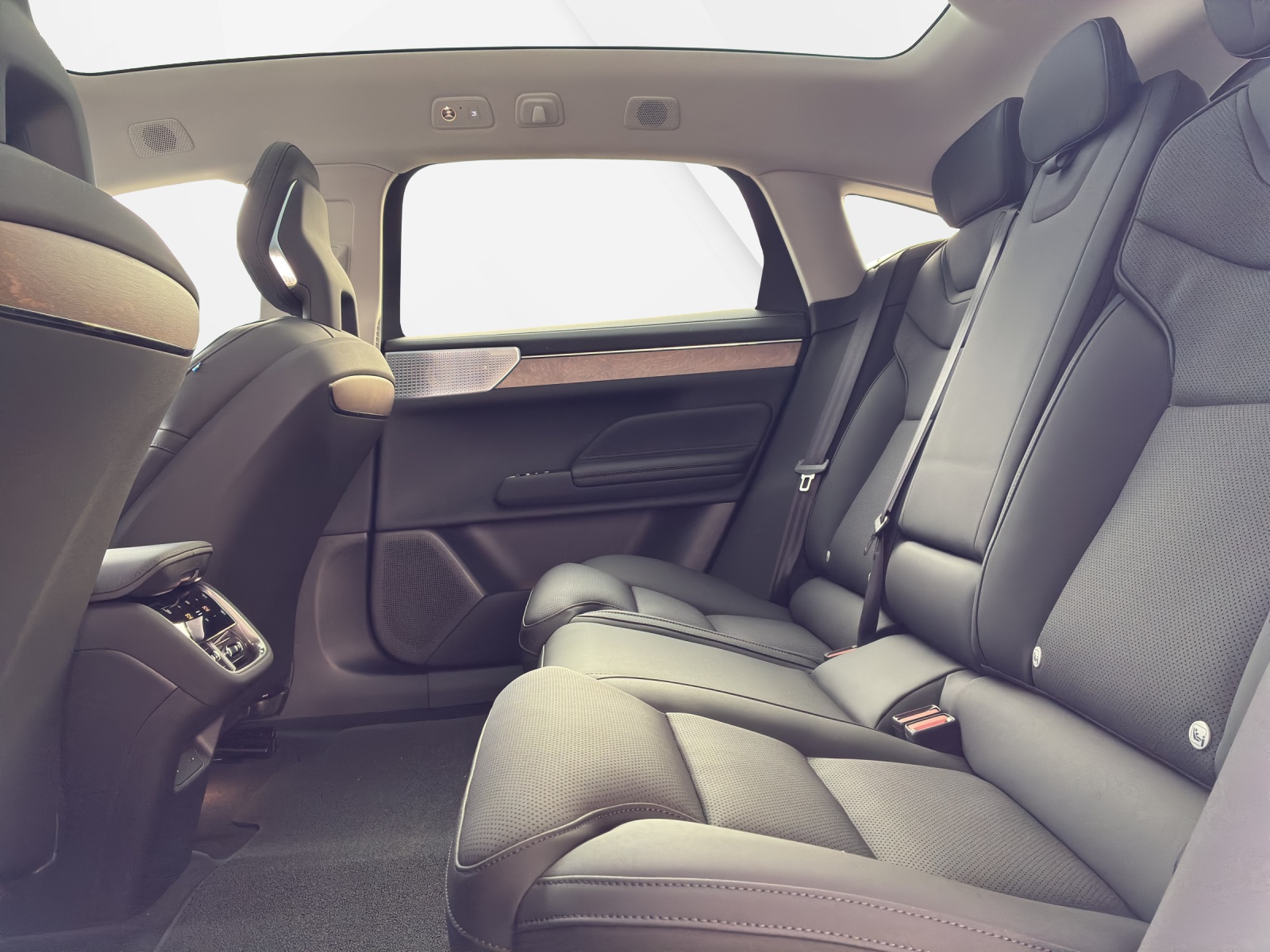 VOLVO ES90 Ultra-image-13