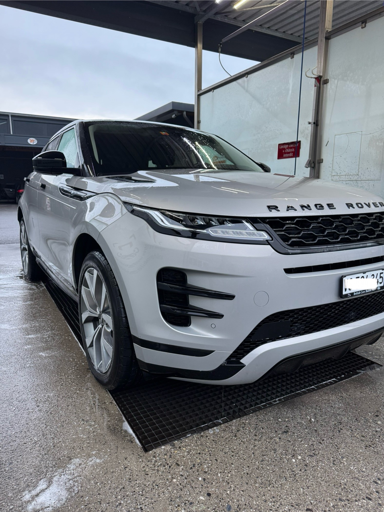 LAND ROVER Range Rover Evoque R-Dynamic D 180 S AT9-image-0