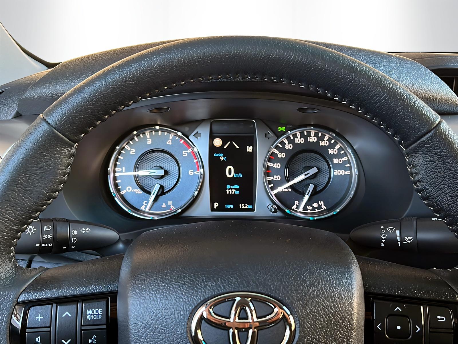 TOYOTA Hilux Double Cab.-Pick-up 2.8 D-4D MHEV 204 Style-image-9