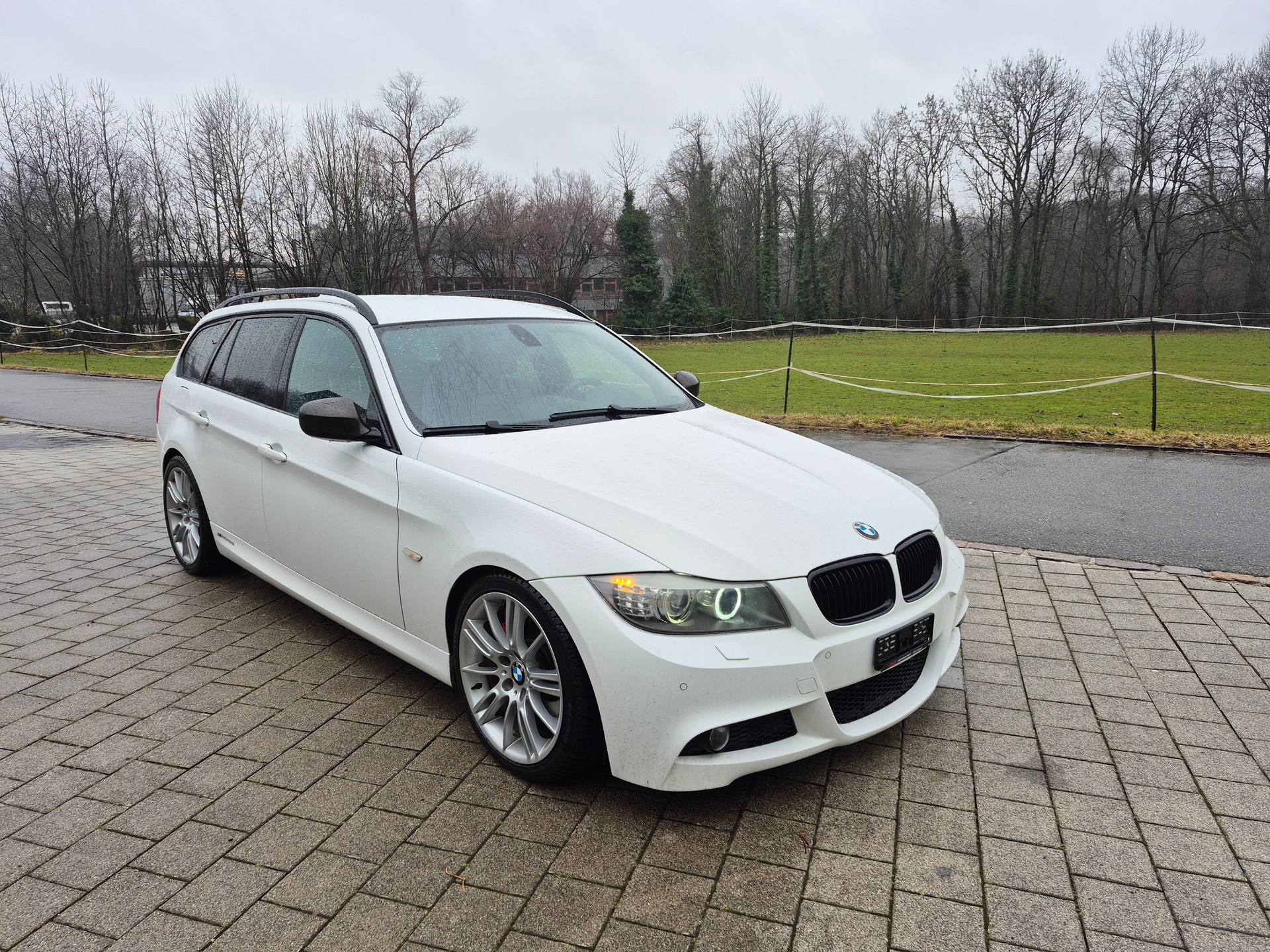 BMW 330d xDrive Touring Steptronic-image-2