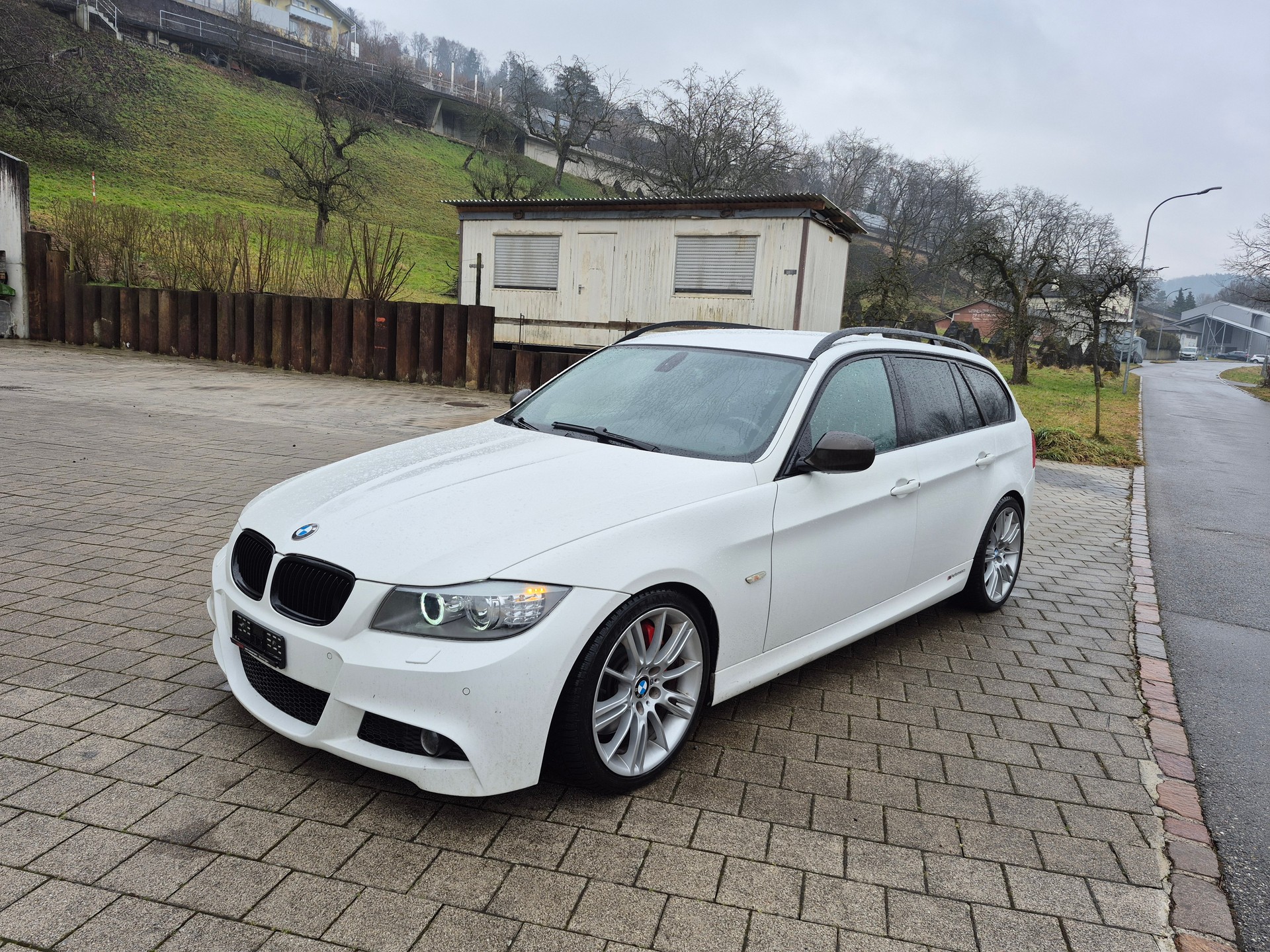 BMW 330d xDrive Touring Steptronic-image-0