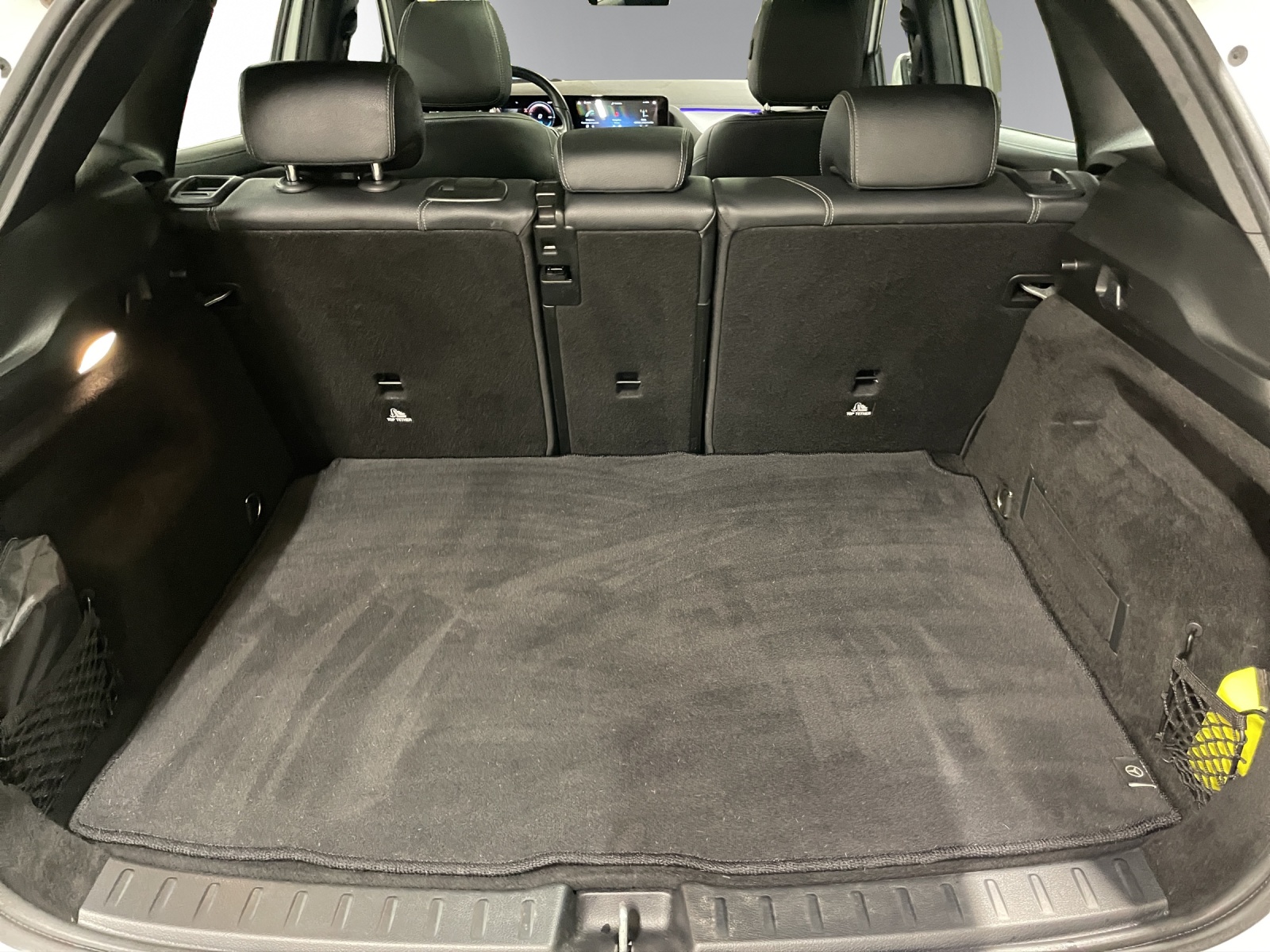 MERCEDES-BENZ EQA 250-image-9
