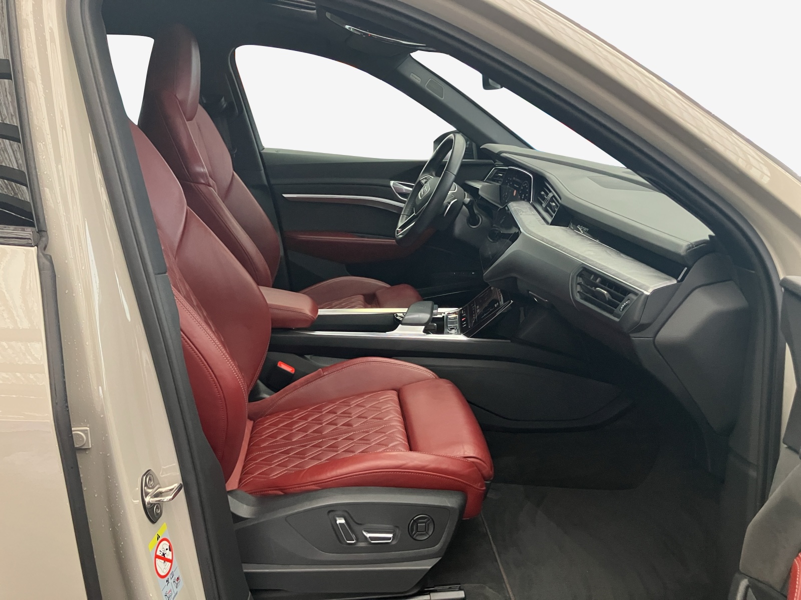AUDI e-tron S Sportback quattro-image-16