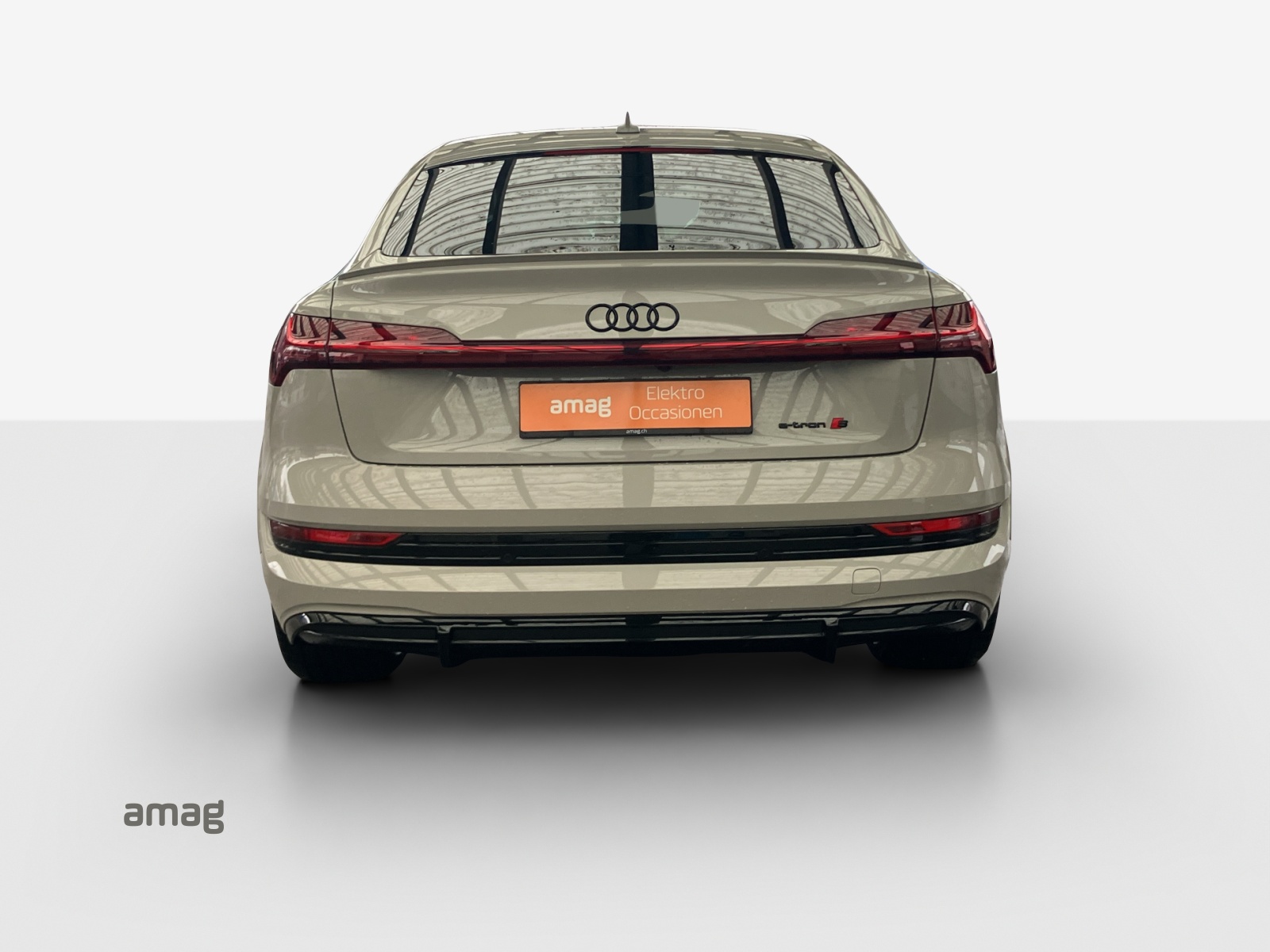 AUDI e-tron S Sportback quattro-image-4