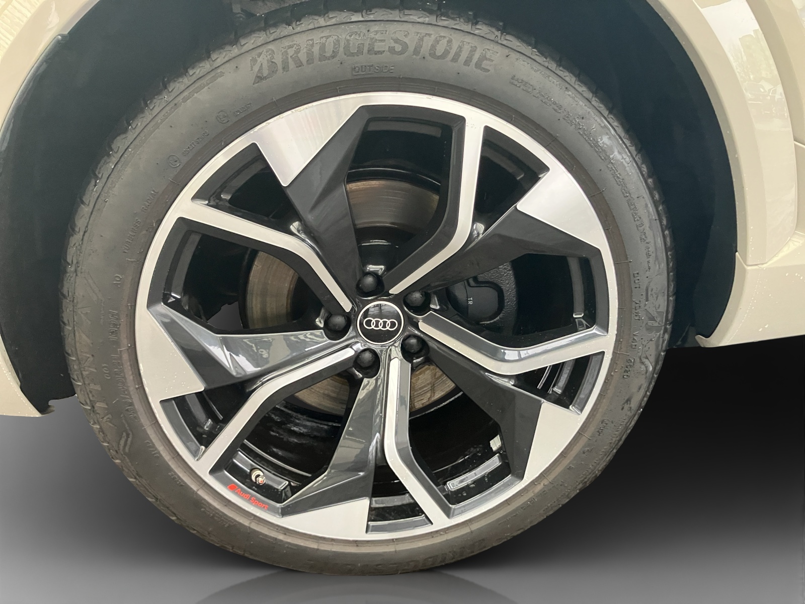 AUDI e-tron S Sportback quattro-image-14