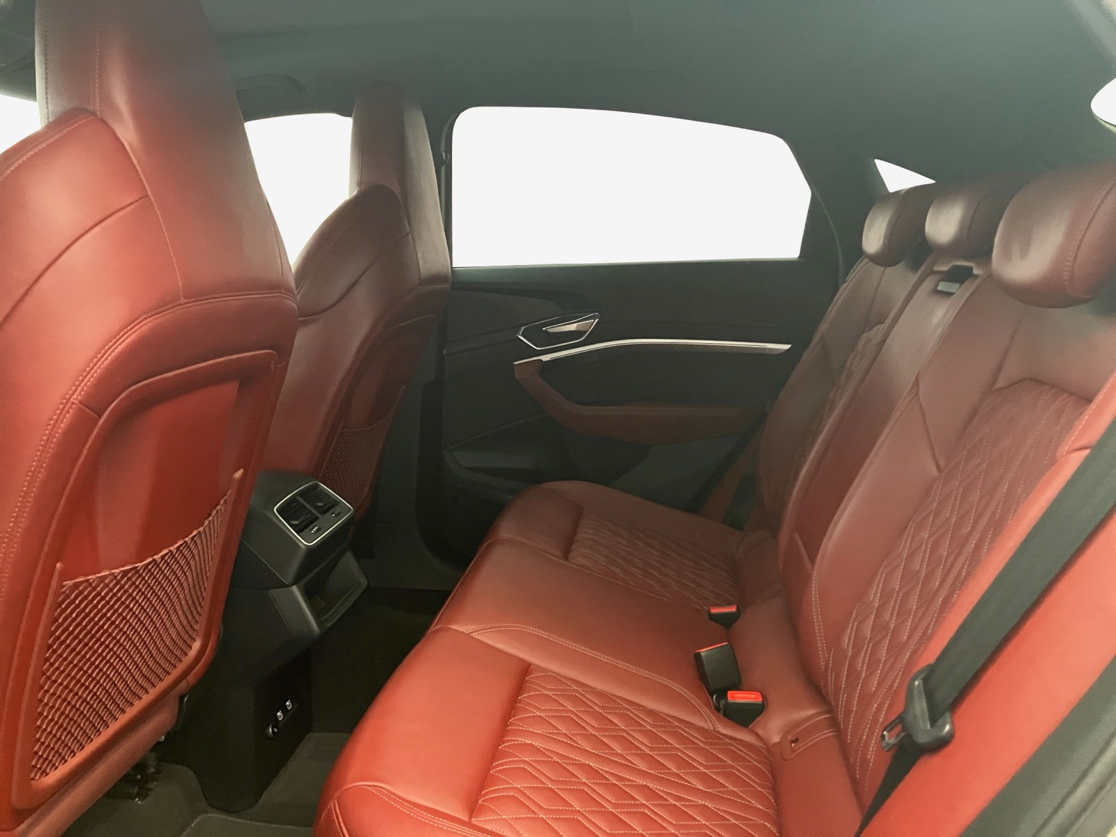AUDI e-tron S Sportback quattro-image-12