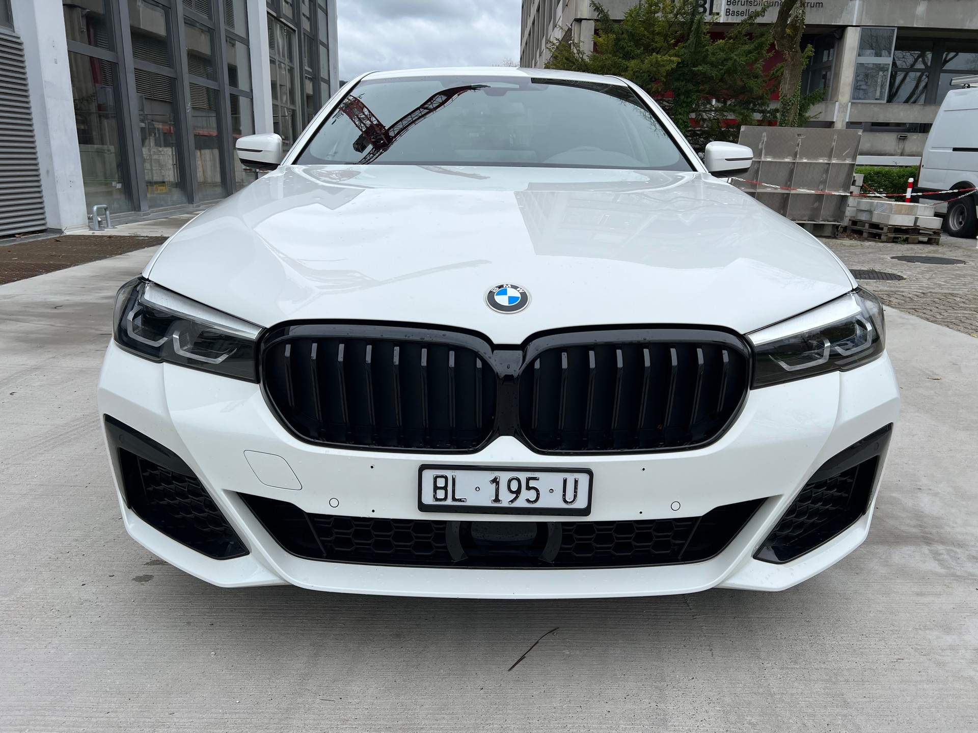 BMW 530d xDrive 48V M Sport Steptronic-showroom-element-1