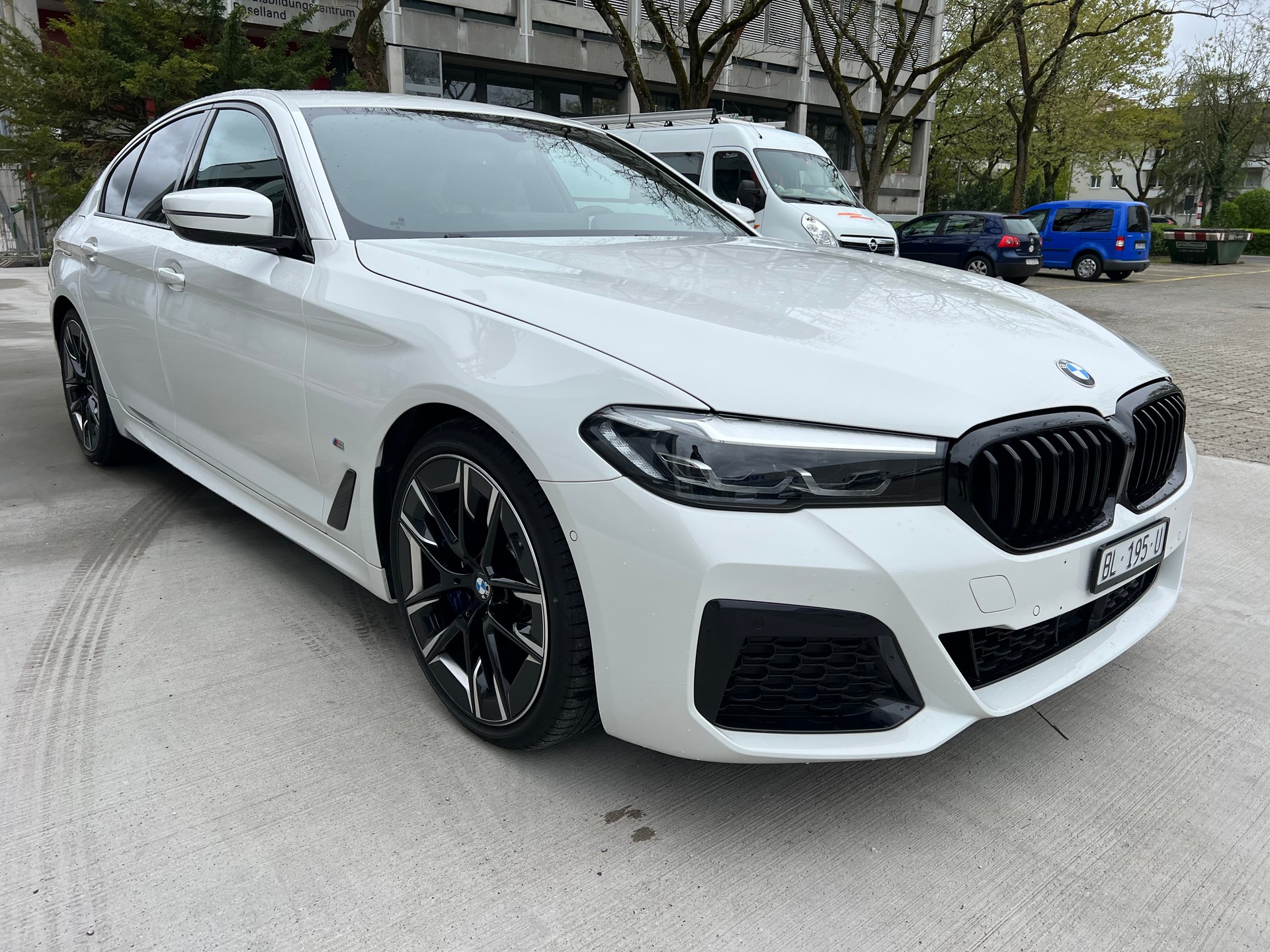 BMW 530d xDrive 48V M Sport Steptronic-showroom-element-2