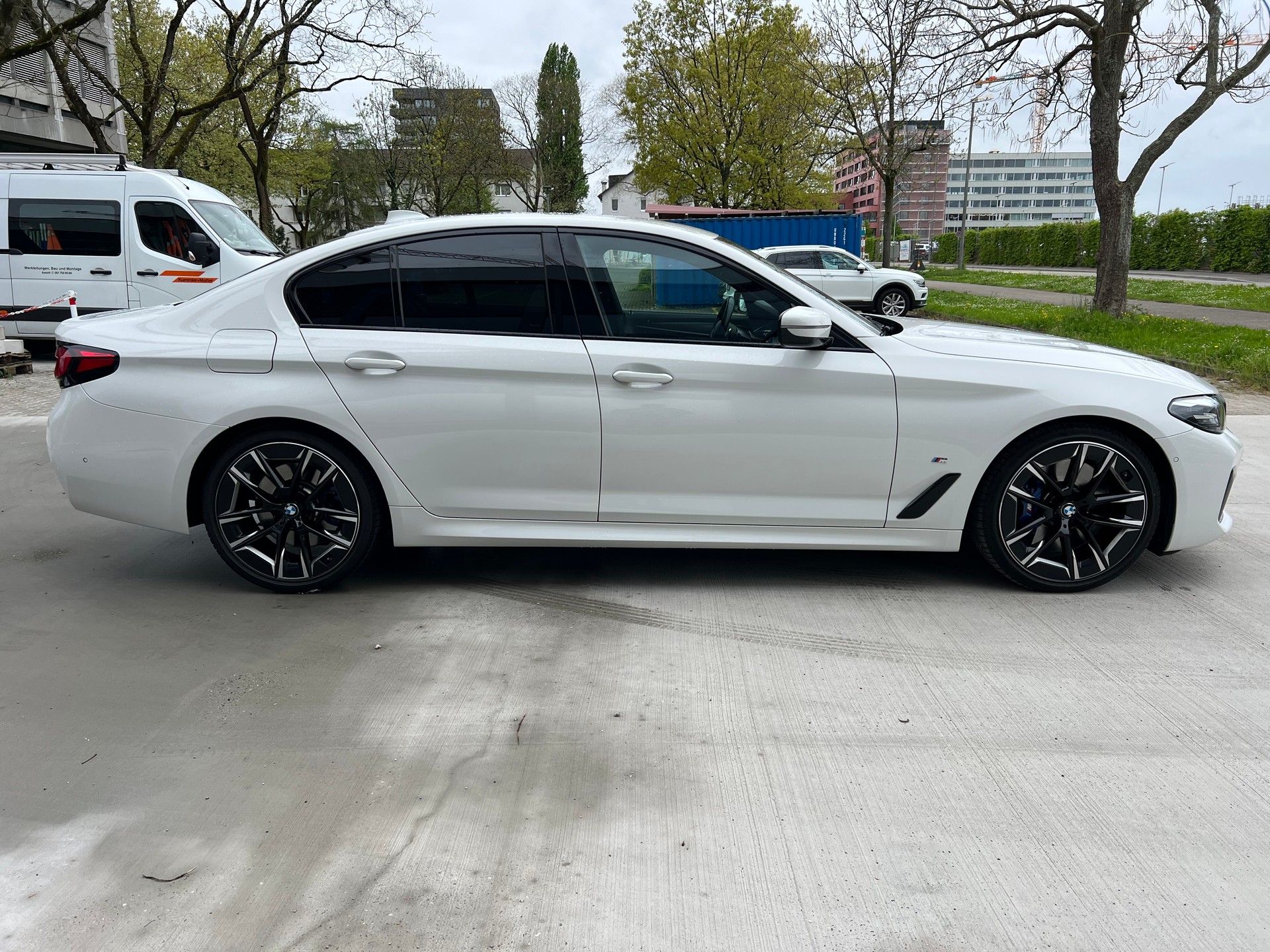 BMW 530d xDrive 48V M Sport Steptronic-showroom-element-3