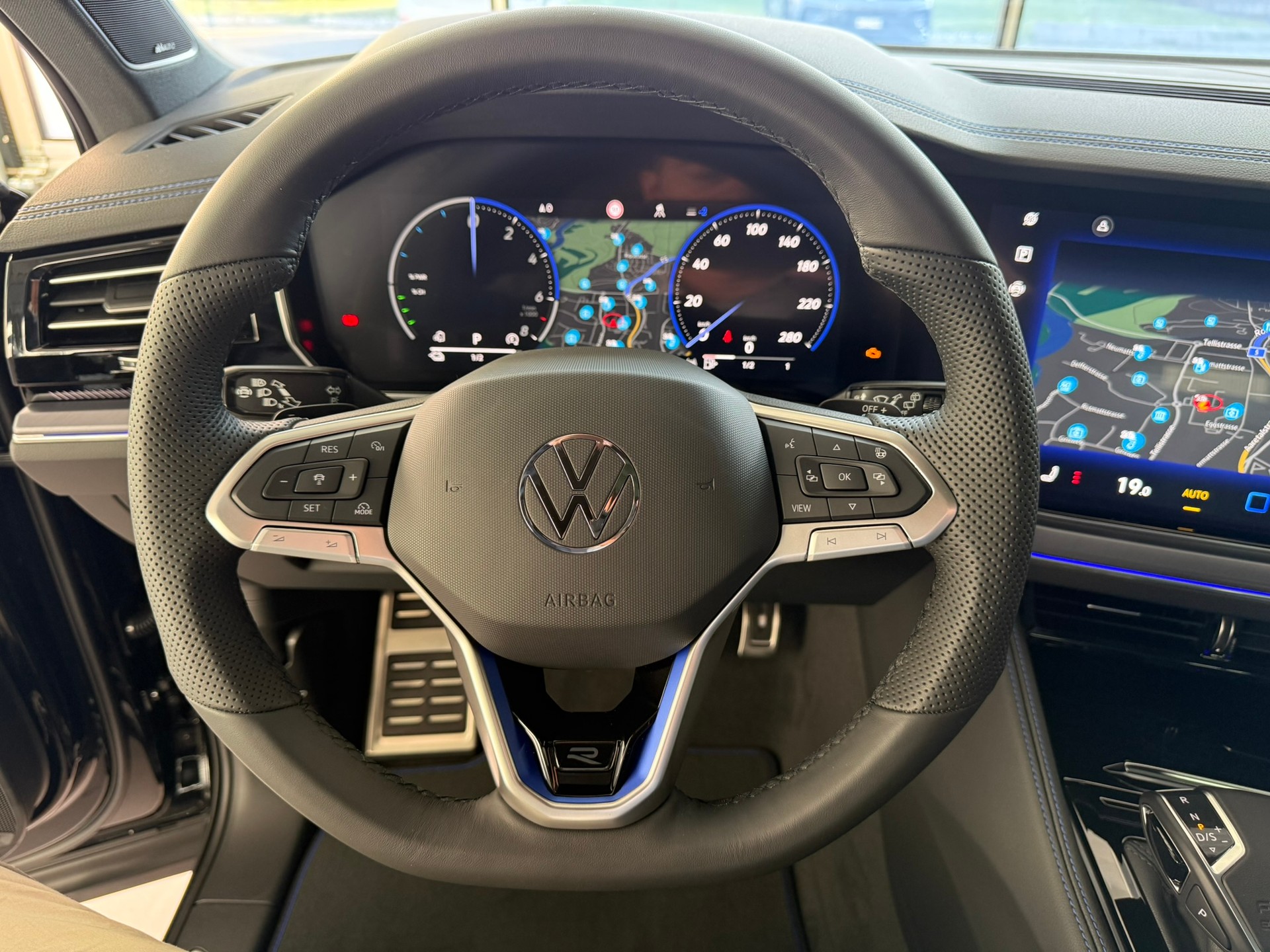 VW Touareg 3.0 TSI eHybrid R Final Edition Tiptronic-image-9