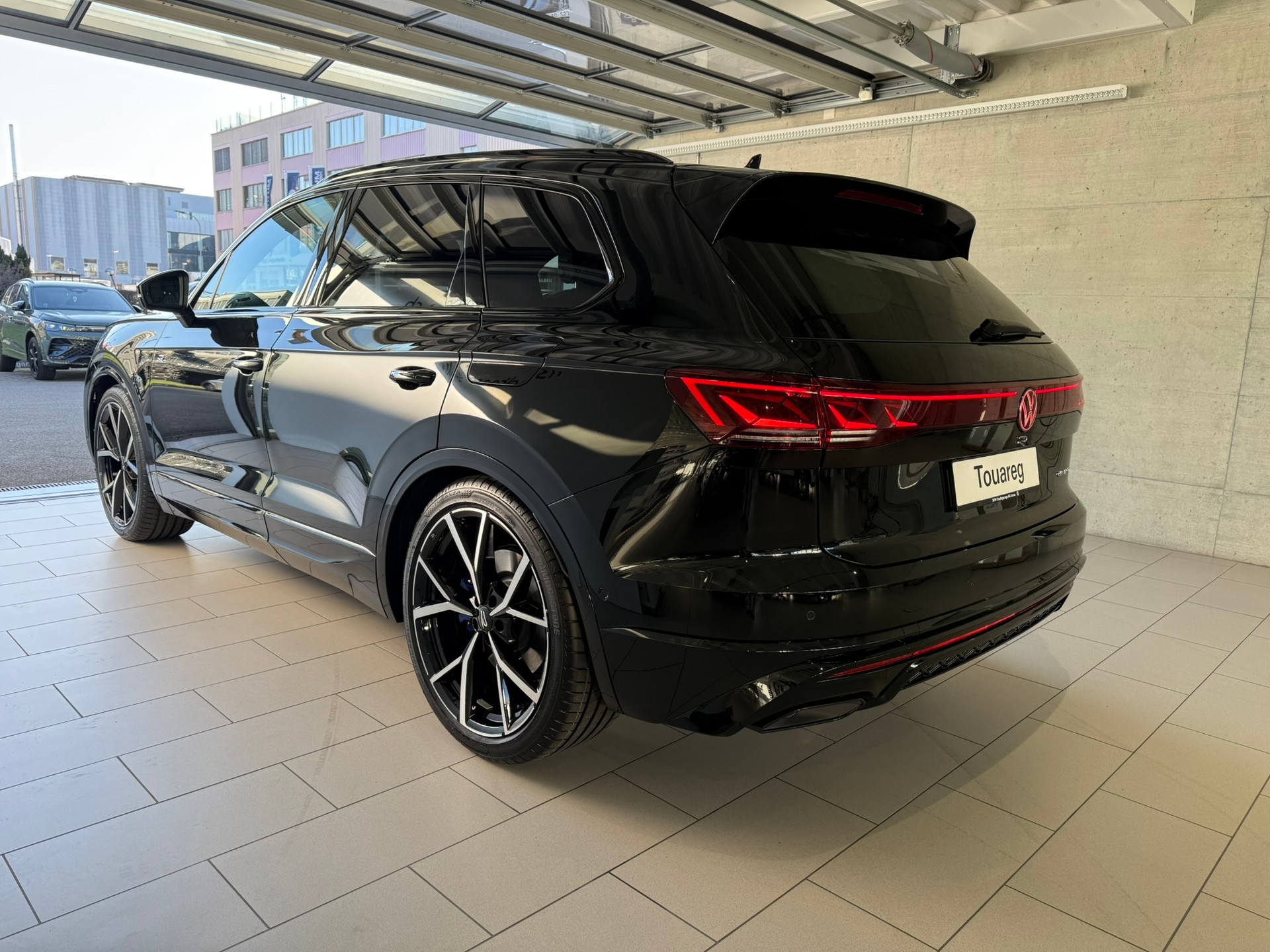 VW Touareg 3.0 TSI eHybrid R Final Edition Tiptronic-image-3
