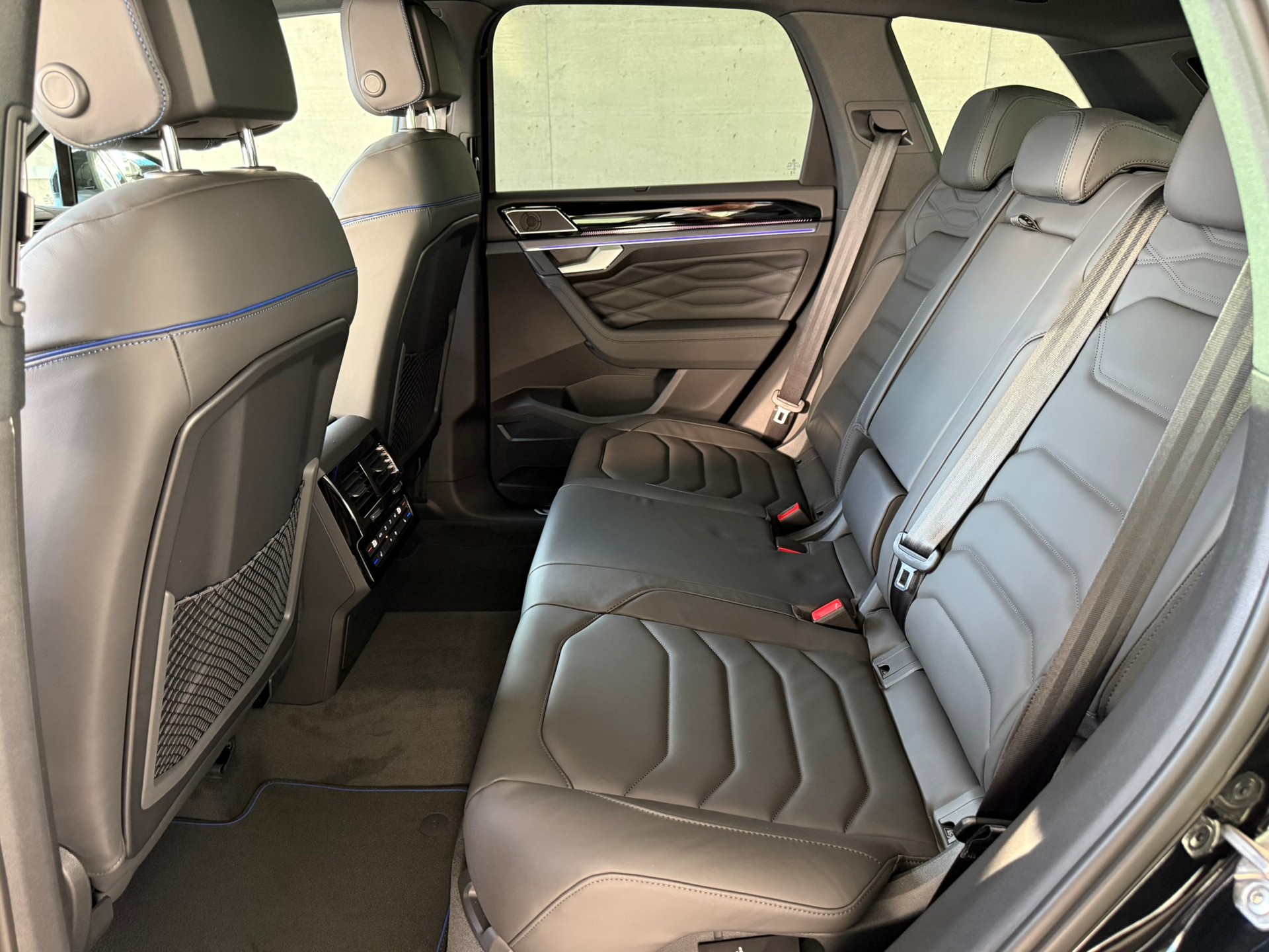 VW Touareg 3.0 TSI eHybrid R Final Edition Tiptronic-image-11