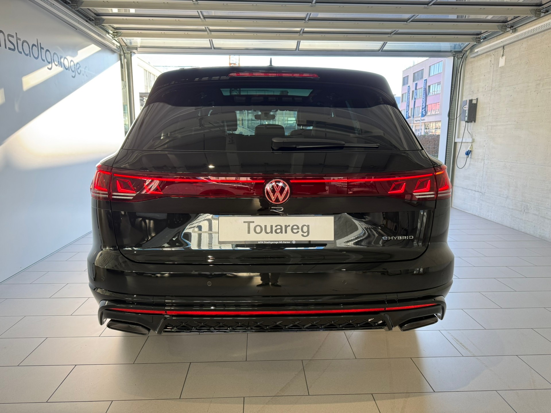 VW Touareg 3.0 TSI eHybrid R Final Edition Tiptronic-image-4
