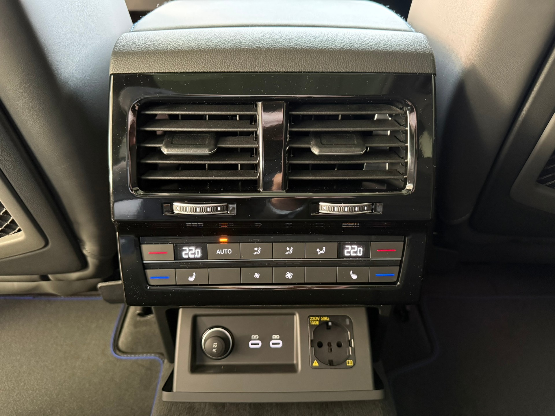 VW Touareg 3.0 TSI eHybrid R Final Edition Tiptronic-image-12