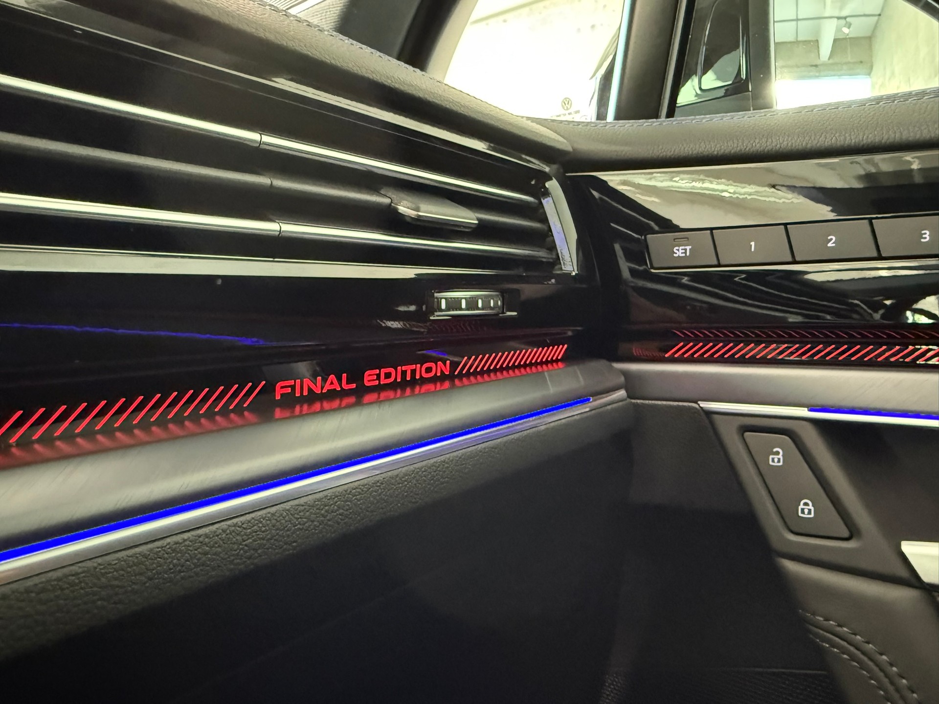 VW Touareg 3.0 TSI eHybrid R Final Edition Tiptronic-image-15