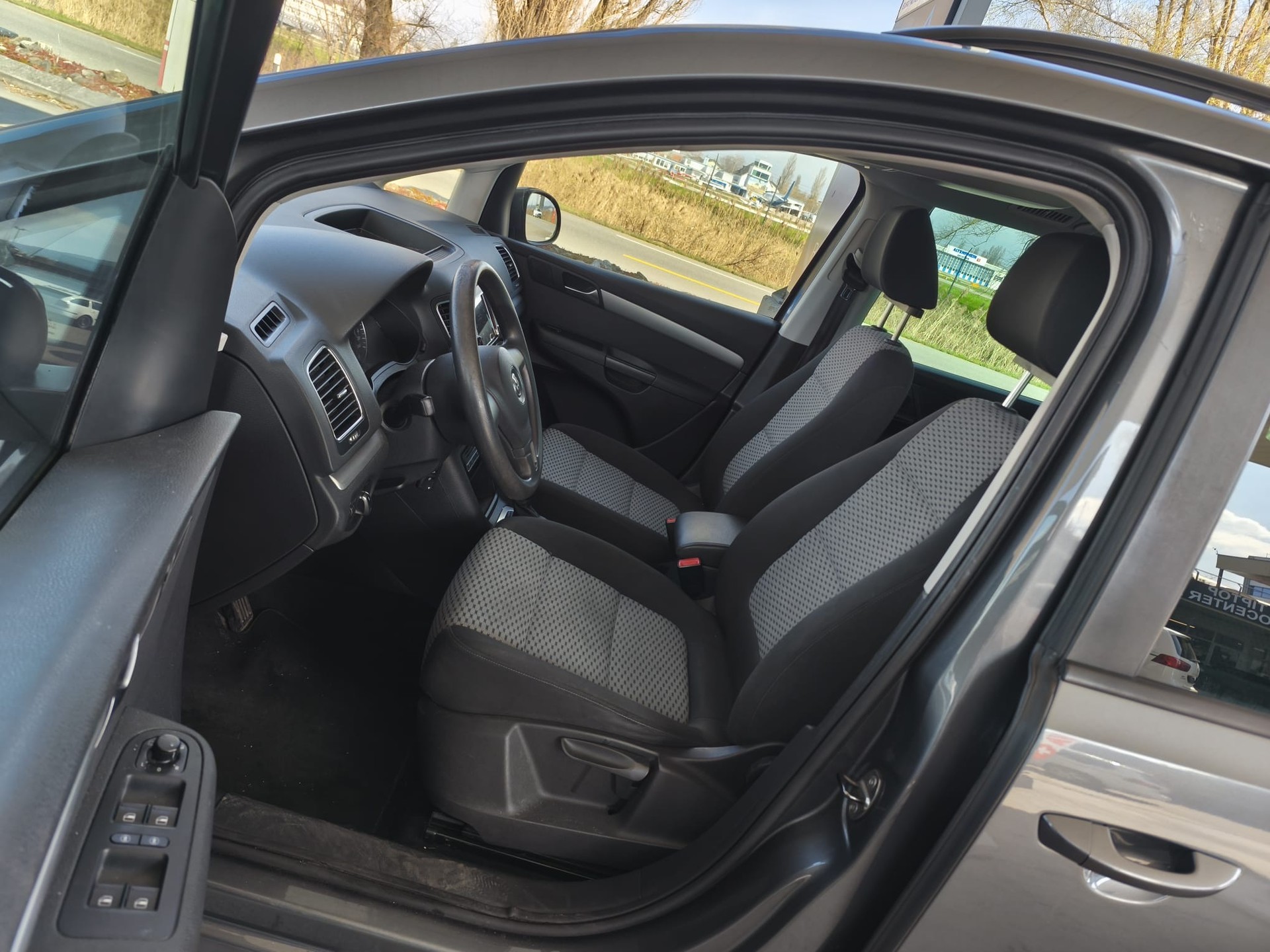 VW Sharan 1.4 TSI BMT Startline Comfortline DSG-image-9