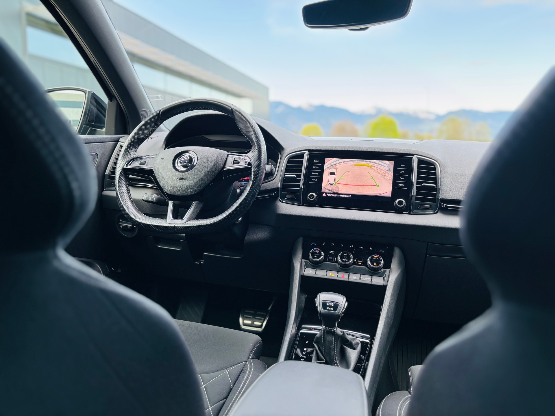 SKODA Karoq 2.0 TSI SportLine 4x4 DSG-image-14