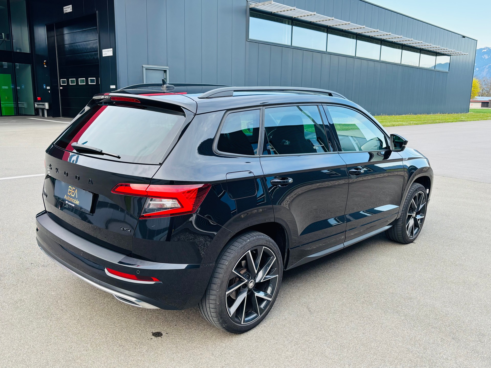 SKODA Karoq 2.0 TSI SportLine 4x4 DSG-image-1