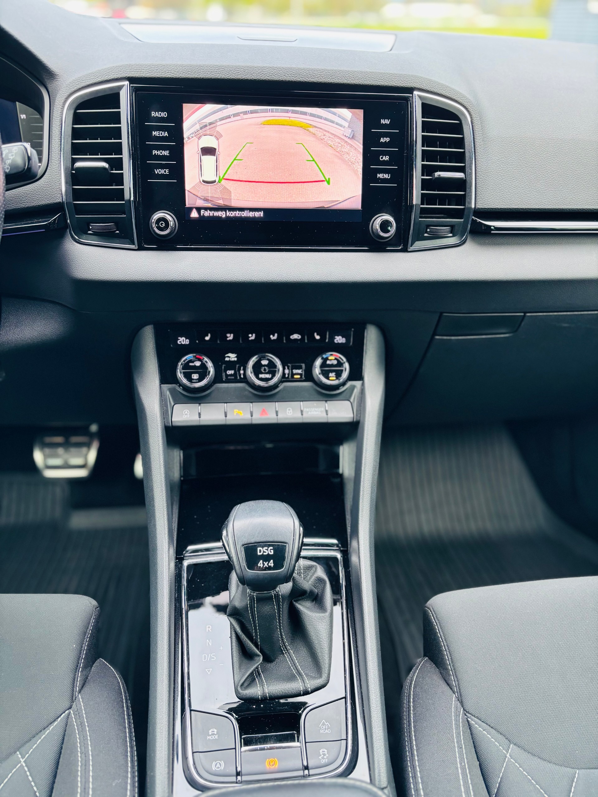 SKODA Karoq 2.0 TSI SportLine 4x4 DSG-image-15