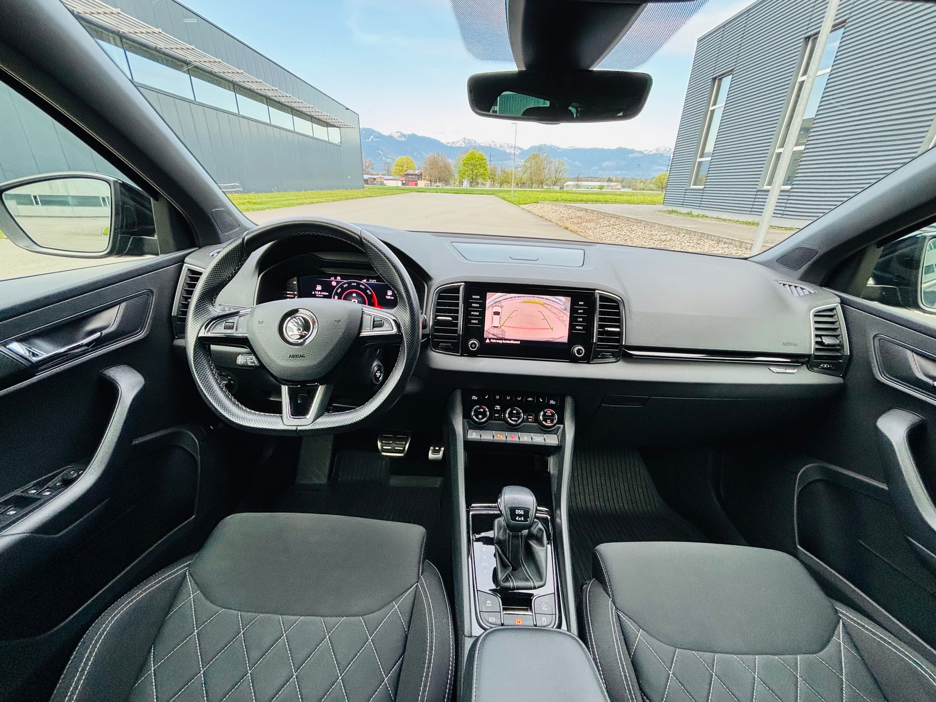 SKODA Karoq 2.0 TSI SportLine 4x4 DSG-image-12