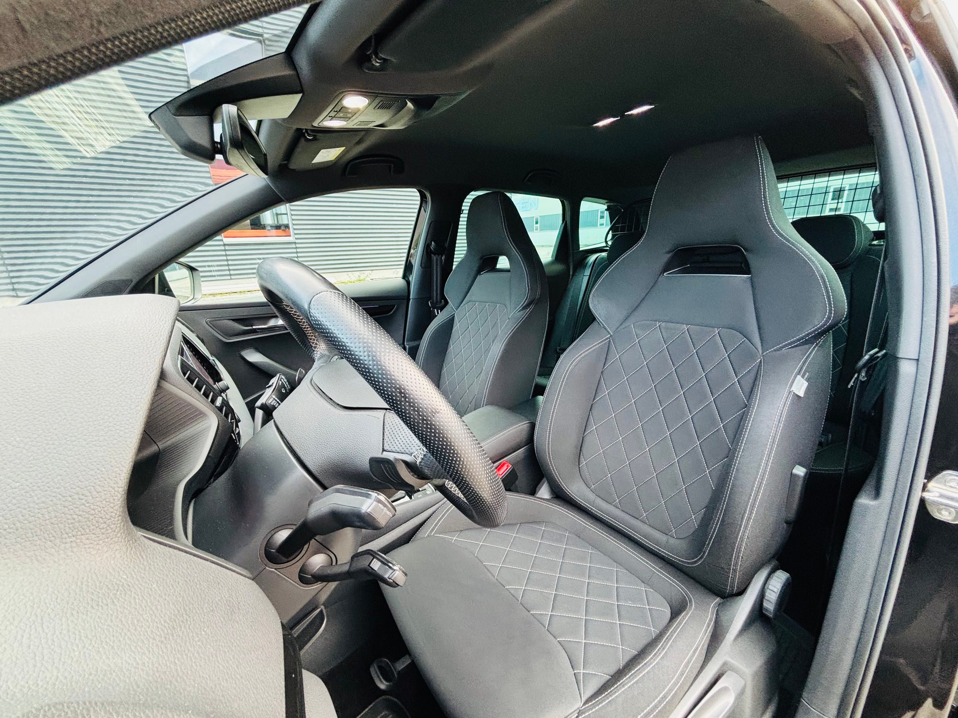 SKODA Karoq 2.0 TSI SportLine 4x4 DSG-image-8
