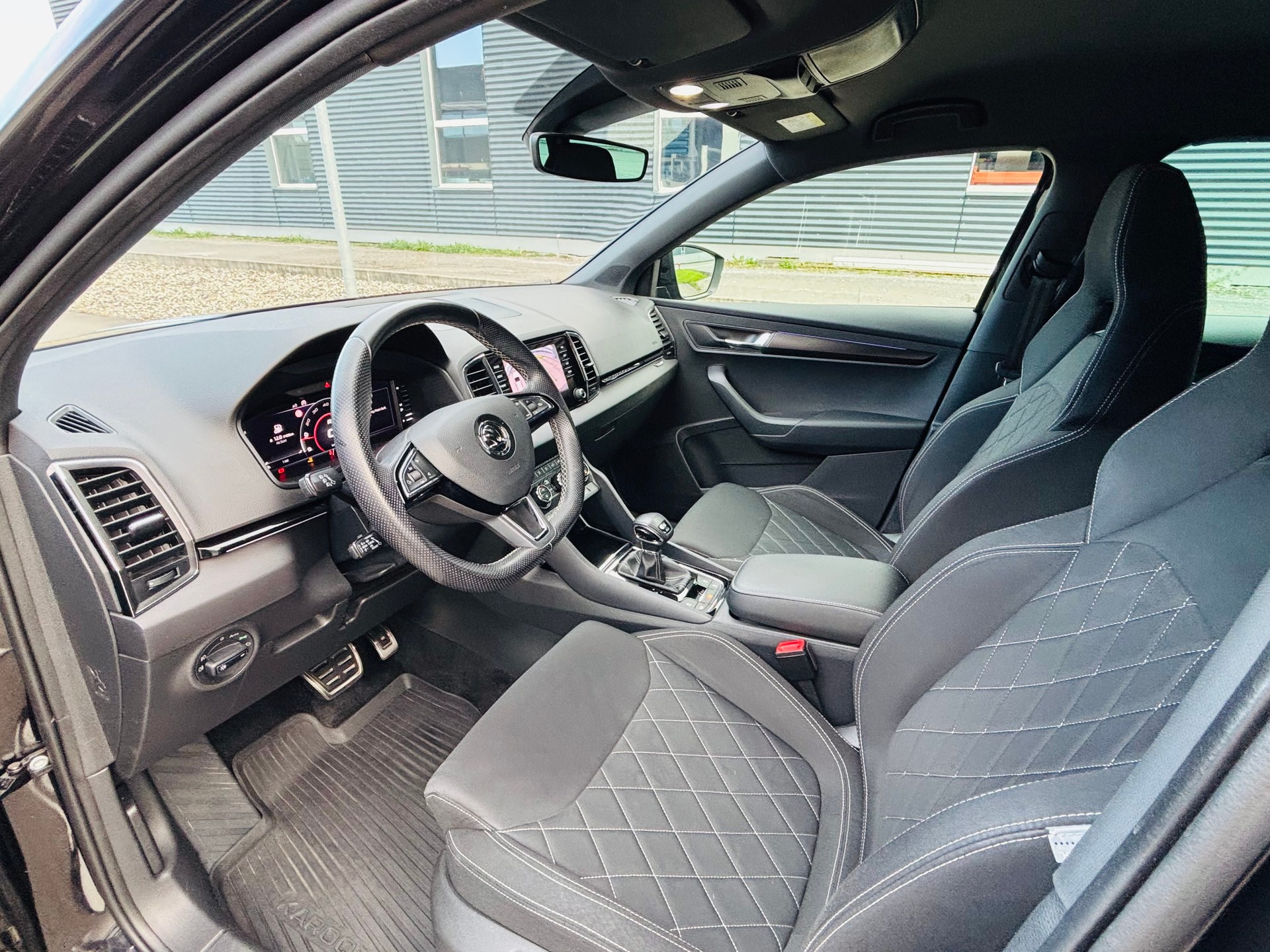 SKODA Karoq 2.0 TSI SportLine 4x4 DSG-image-7