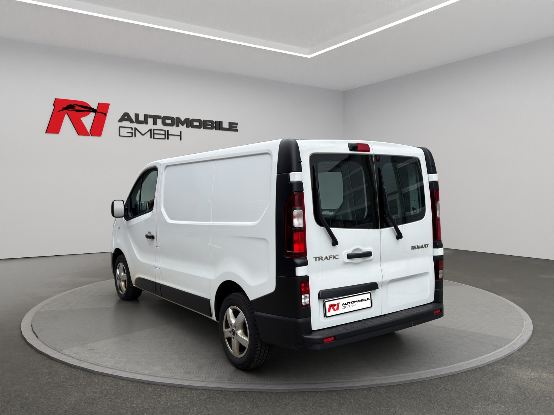 RENAULT Trafic 2.0 Energy dCi 120 3.0t Business L1H1-image-4