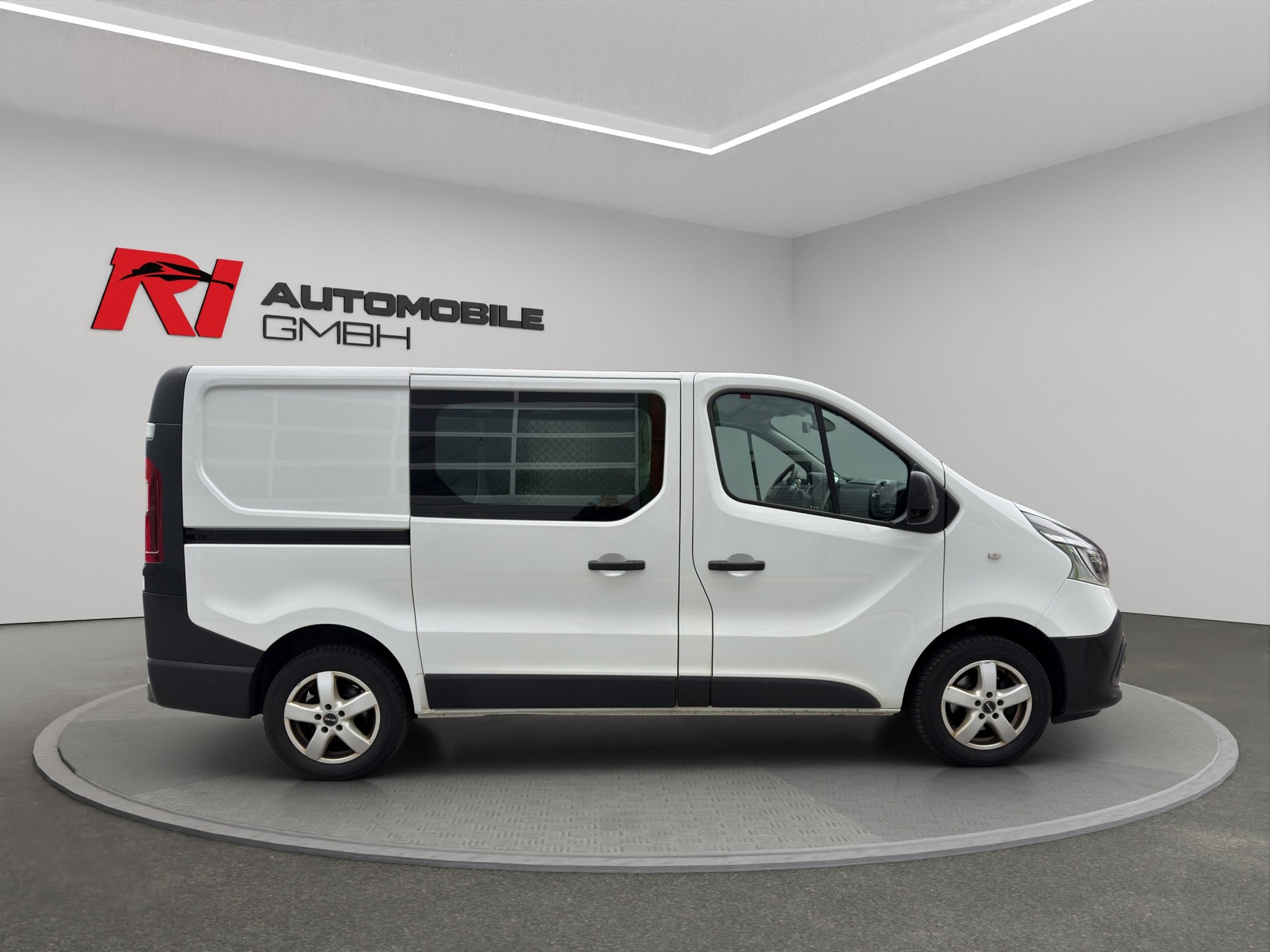 RENAULT Trafic 2.0 Energy dCi 120 3.0t Business L1H1-image-6