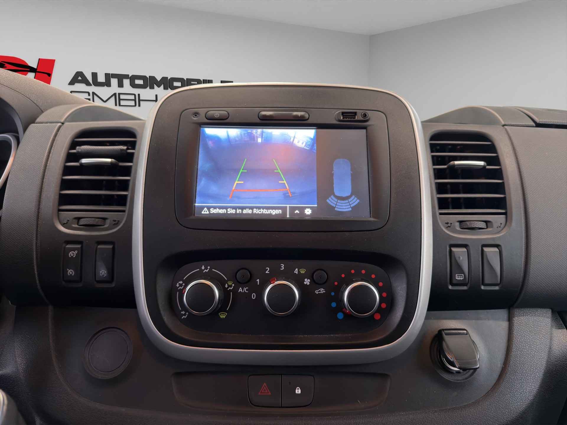 RENAULT Trafic 2.0 Energy dCi 120 3.0t Business L1H1-image-11