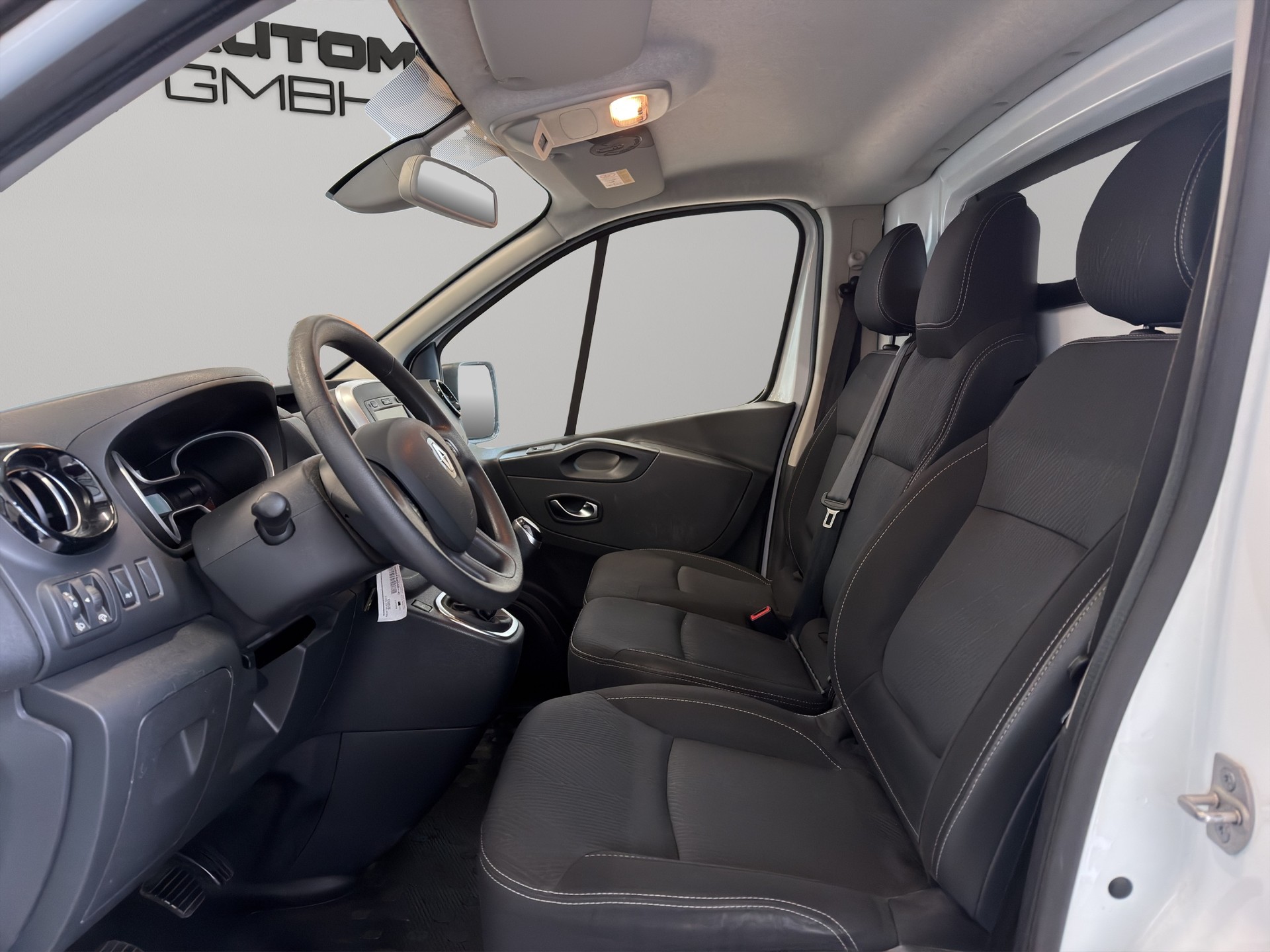 RENAULT Trafic 2.0 Energy dCi 120 3.0t Business L1H1-image-9
