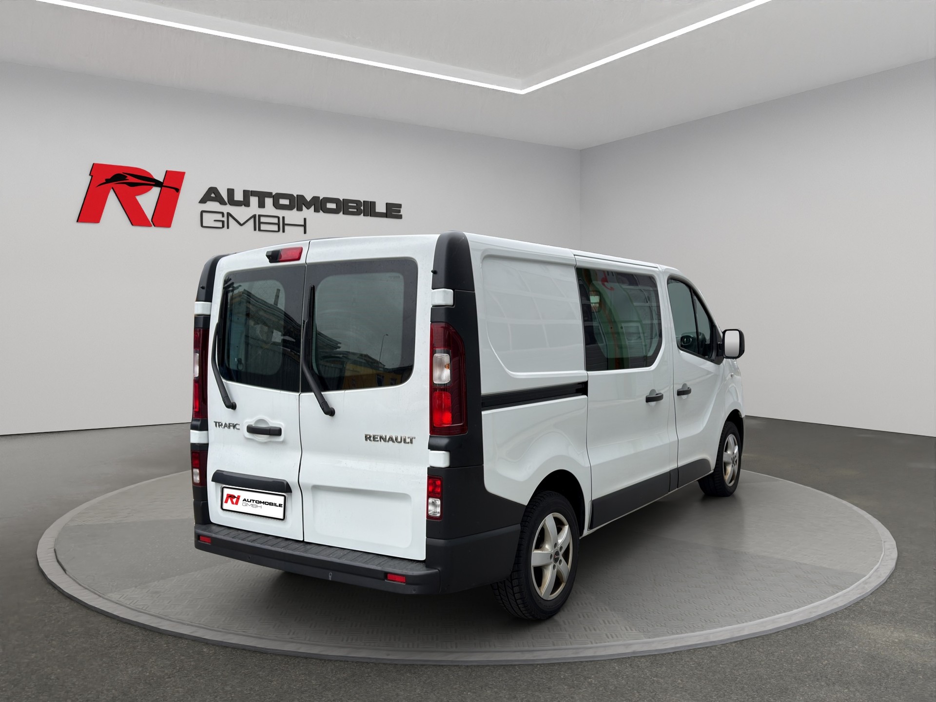 RENAULT Trafic 2.0 Energy dCi 120 3.0t Business L1H1-image-5