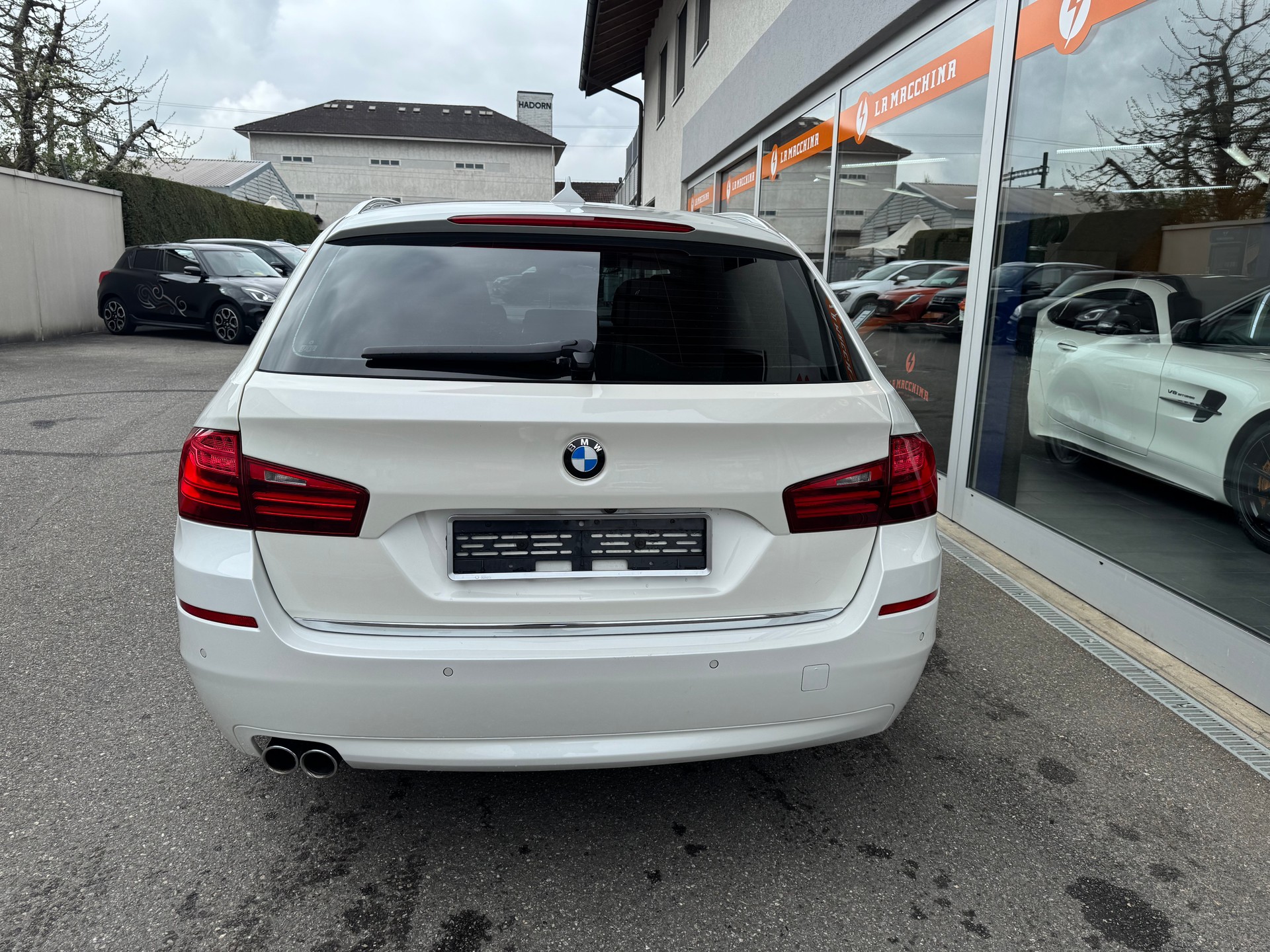 BMW 525d Touring xDrive Luxury Line Steptronic-showroom-element-3