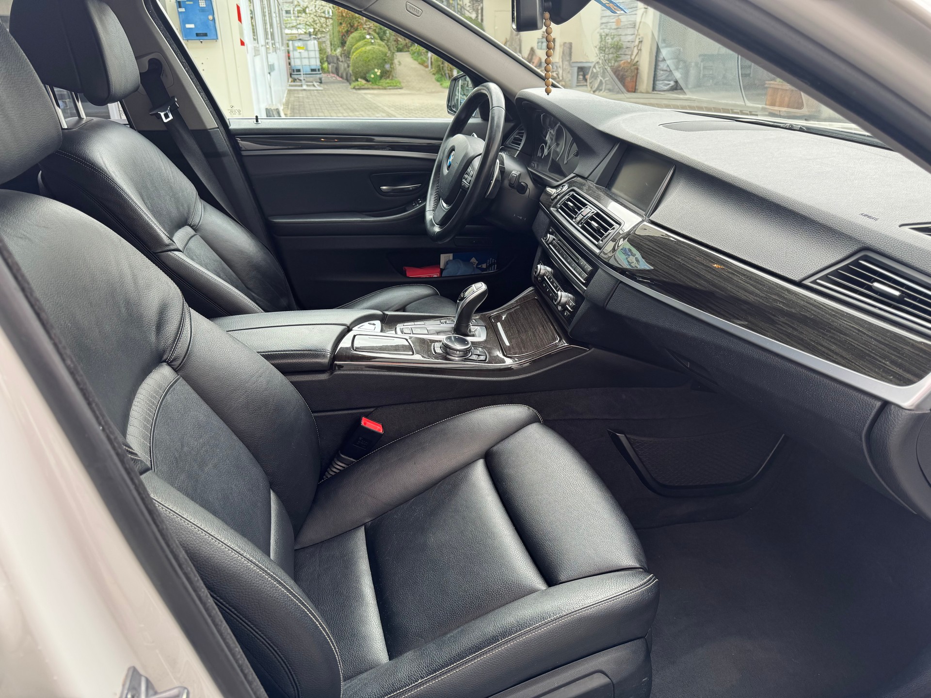 BMW 525d Touring xDrive Luxury Line Steptronic-image-10
