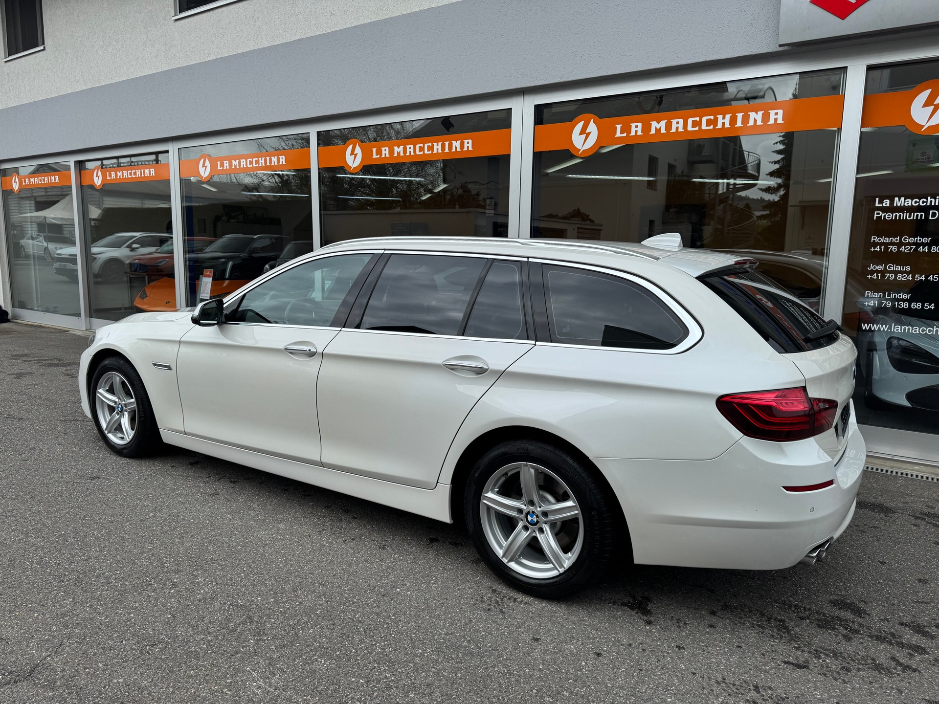 BMW 525d Touring xDrive Luxury Line Steptronic-showroom-element-2