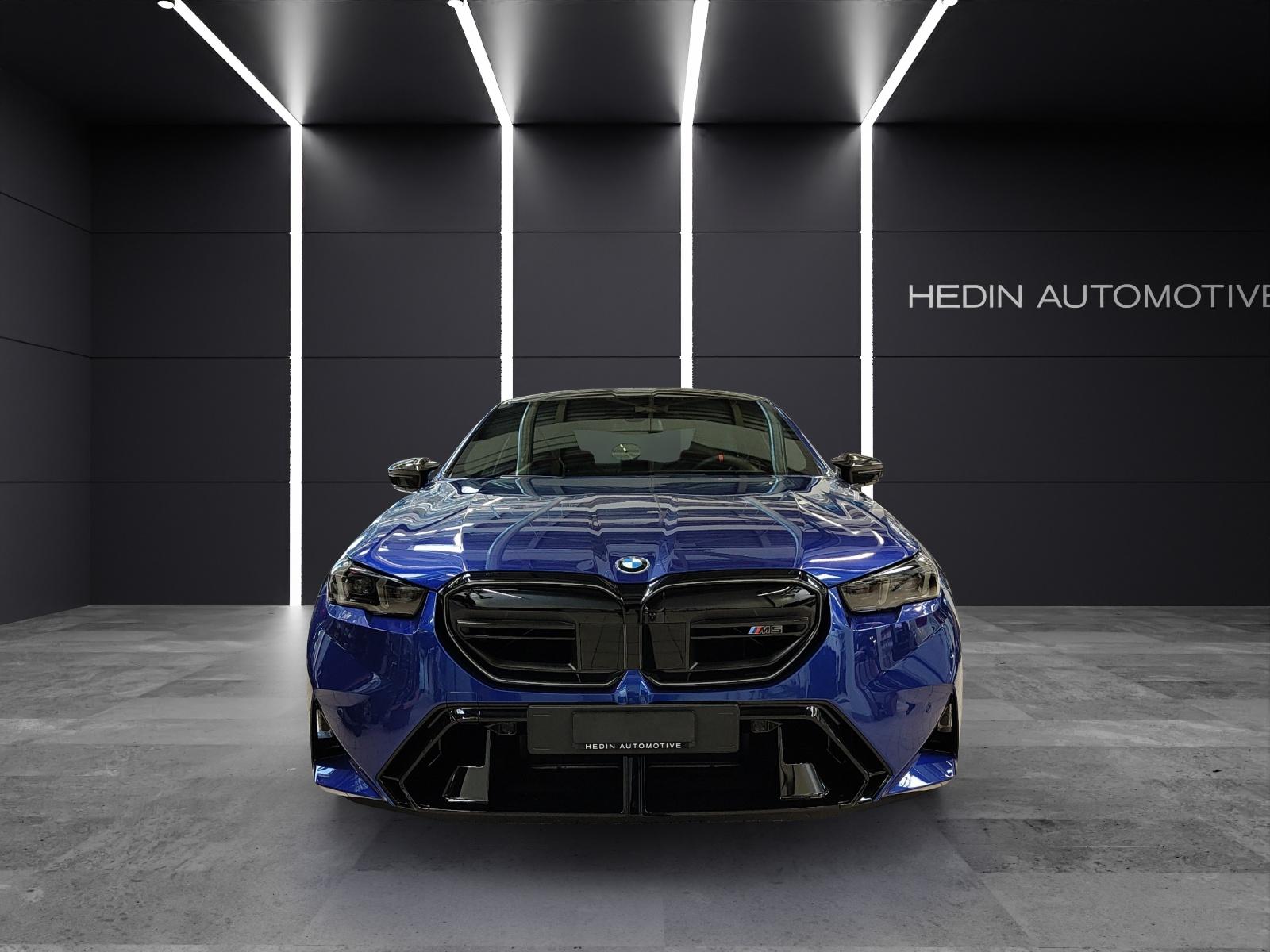 BMW M5 xDrive-showroom-element-2